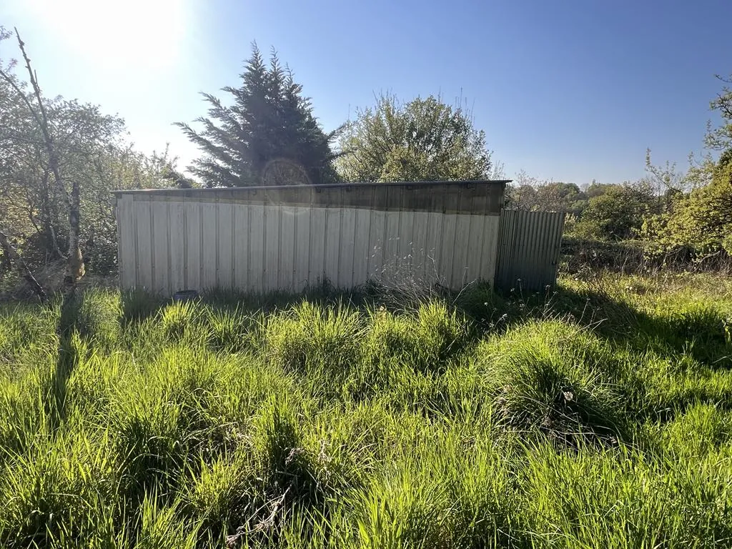 Longère à rénover avec deux habitations sur 3361 m² près de Toucy 