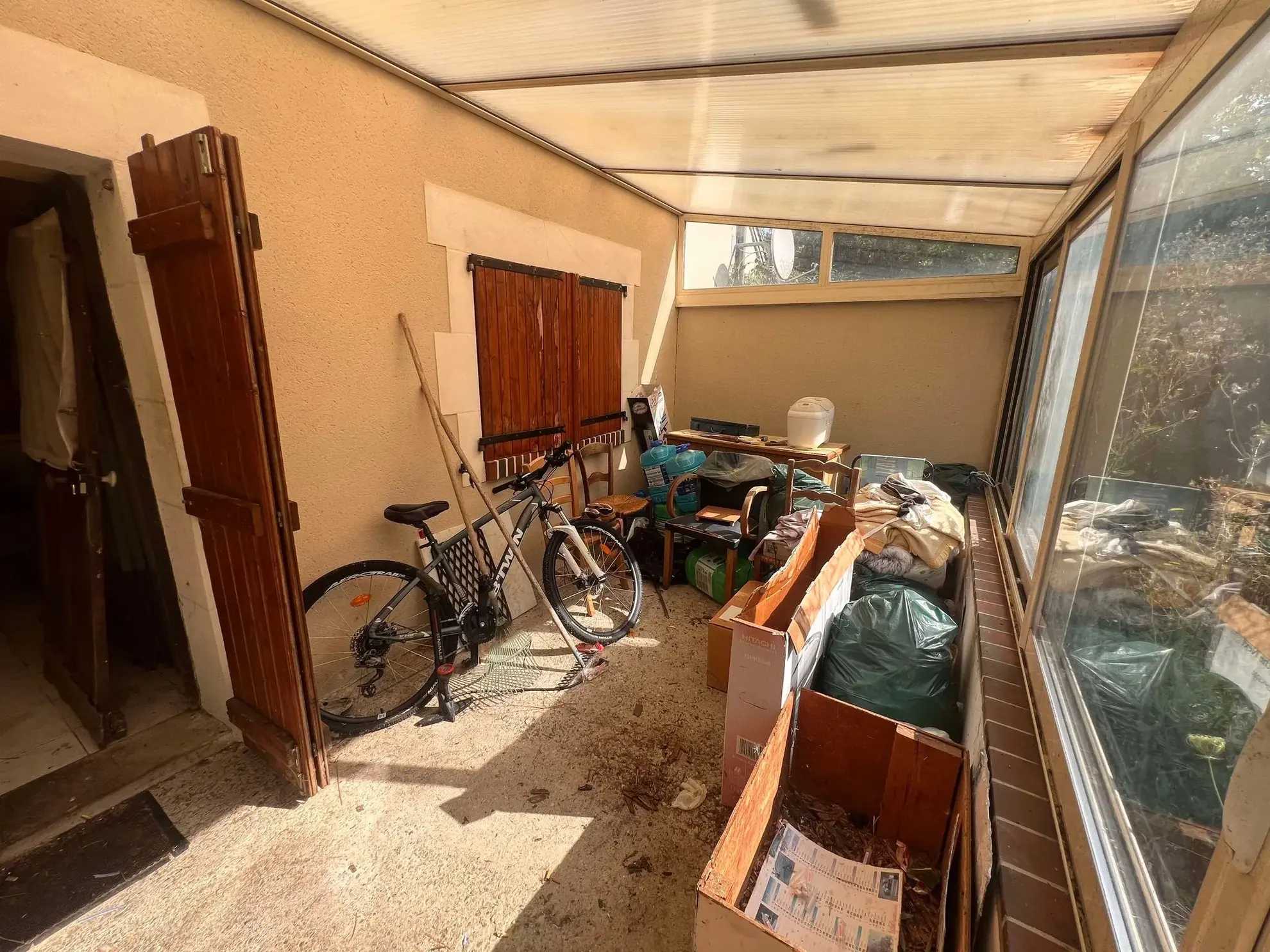 Longère à rénover avec deux habitations sur 3361 m² près de Toucy 