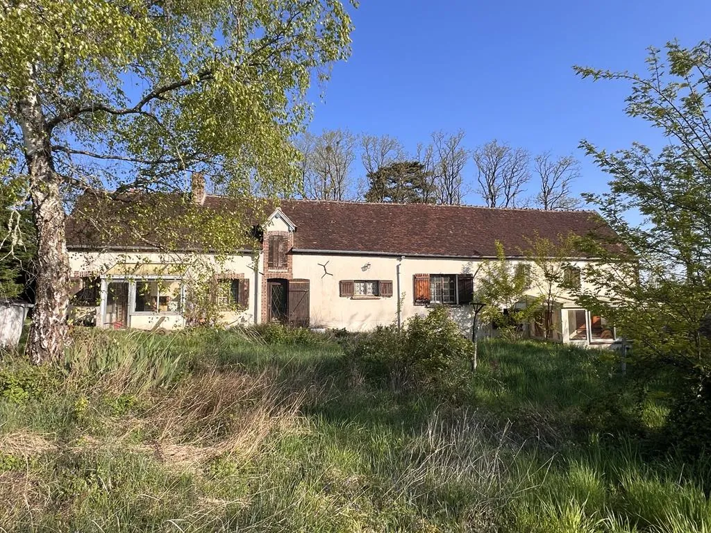 Longère à rénover avec deux habitations sur 3361 m² près de Toucy 