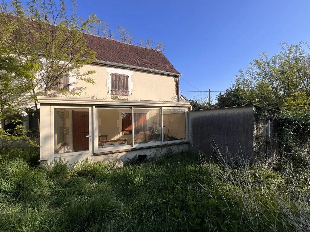Longère à rénover avec deux habitations sur 3361 m² près de Toucy 