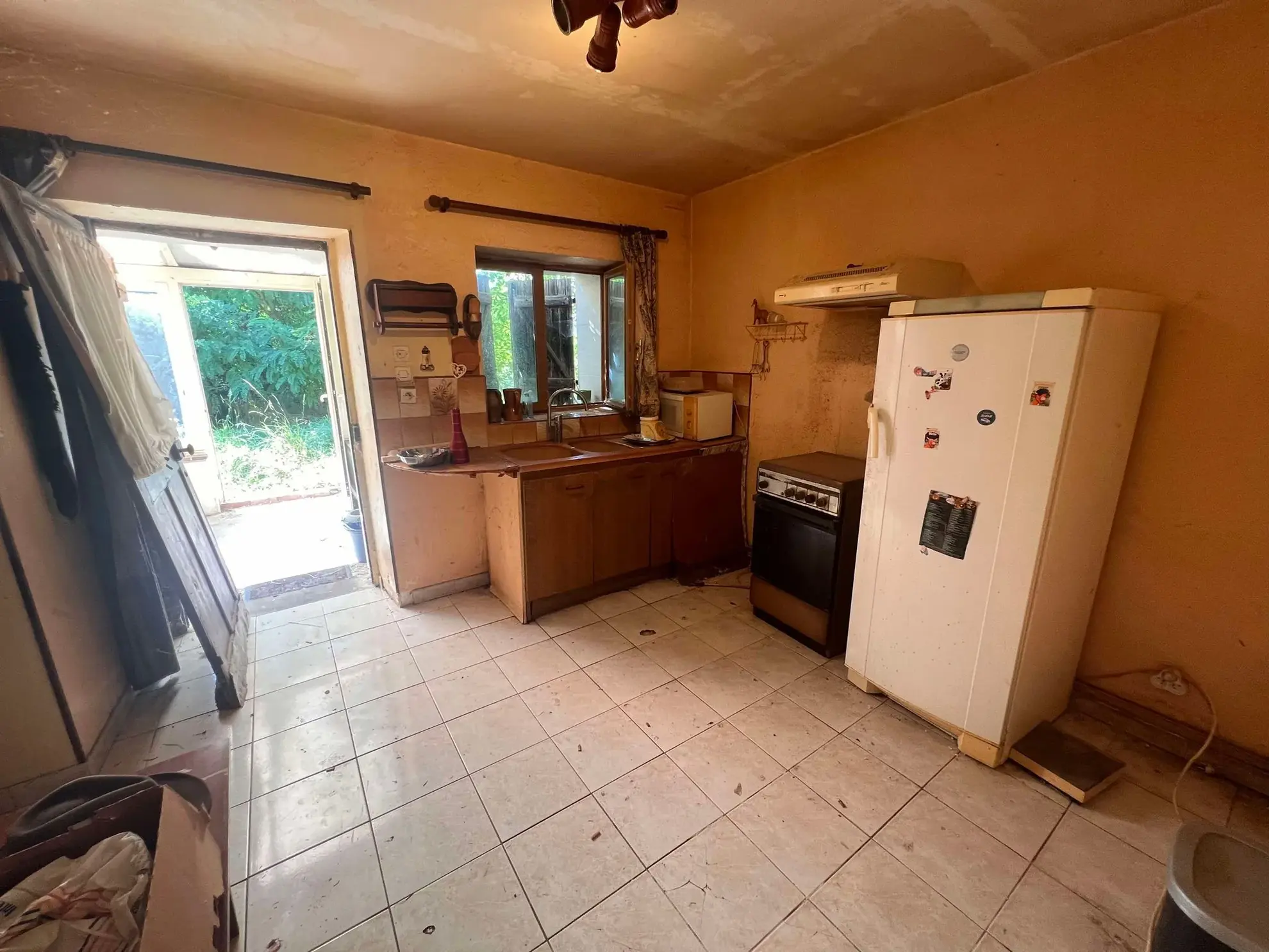 Longère à rénover avec deux habitations sur 3361 m² près de Toucy 