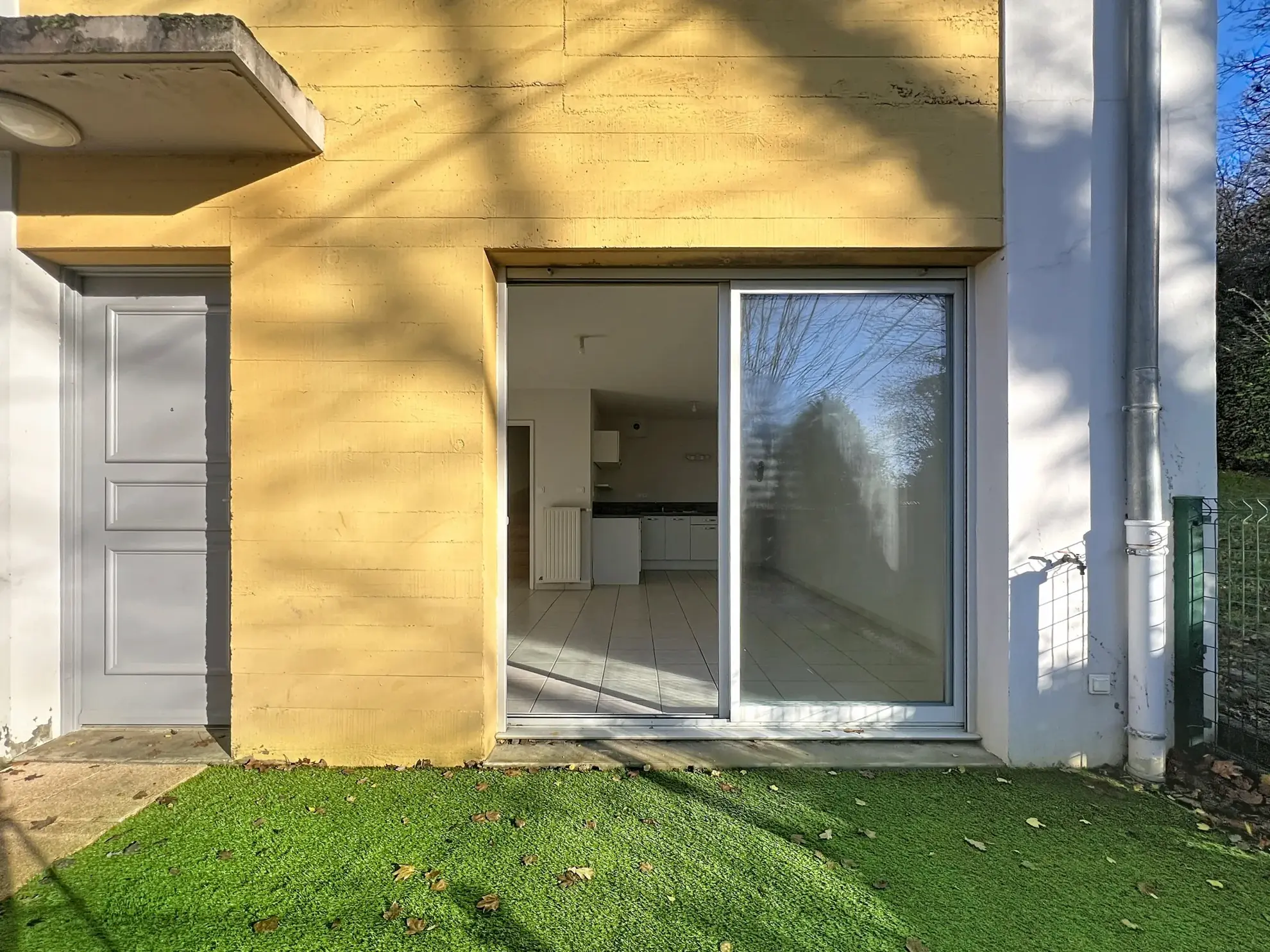 Appartement T3 en Duplex avec Terrasse et Garage à Jassans