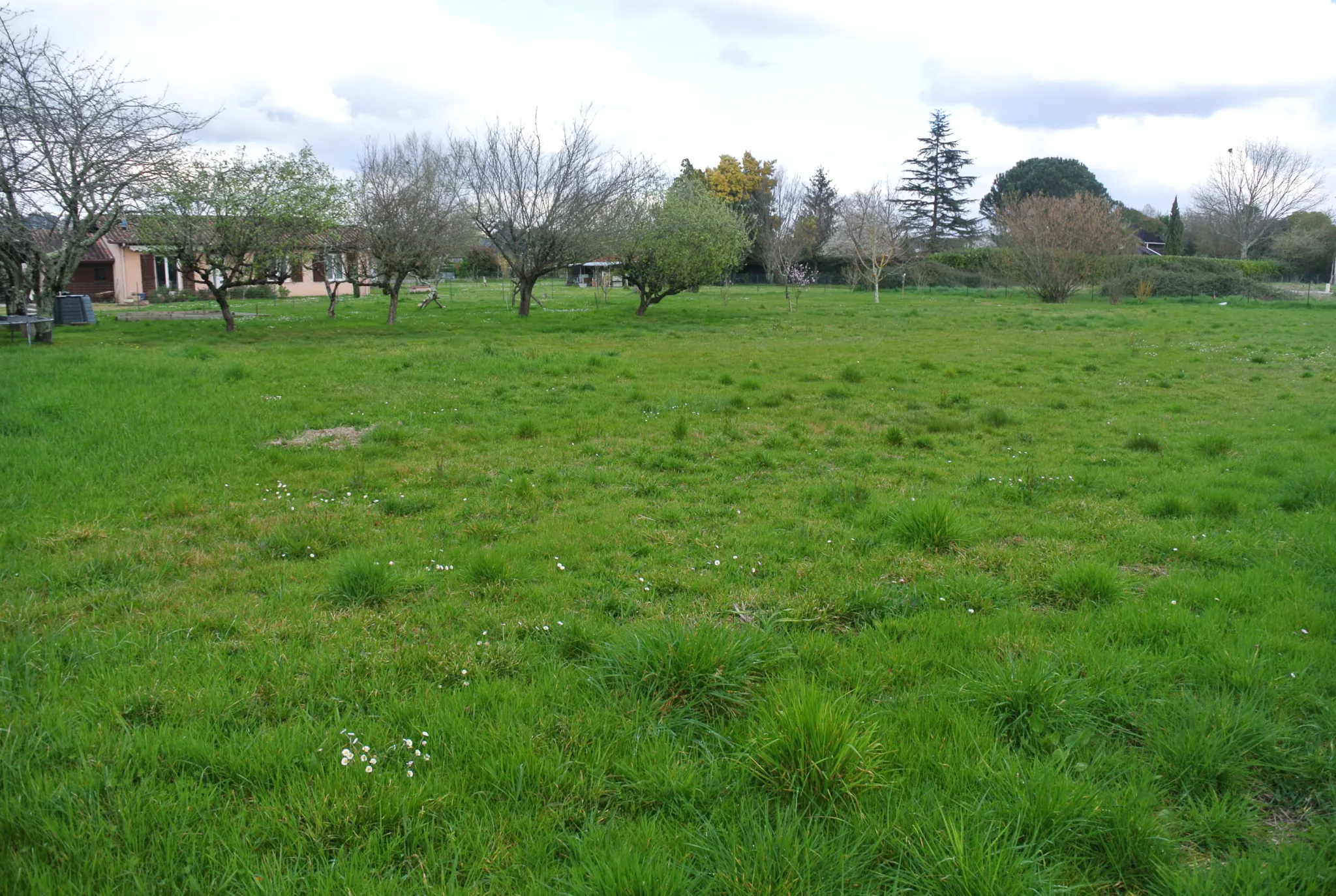 Terrain constructible de 1200 m² à Marmande, proche des commodités