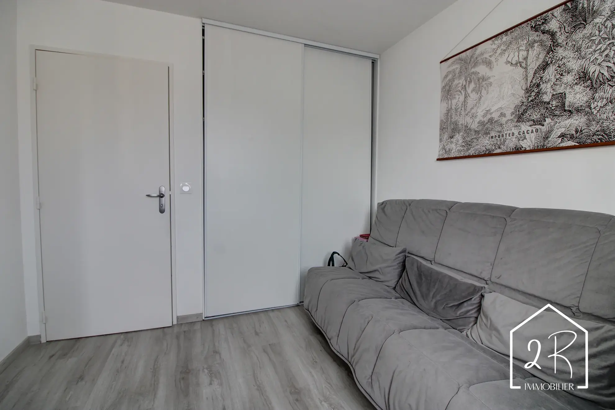 Maison mitoyenne récente de 76 m² à Pont Évêque avec terrasse et parking 