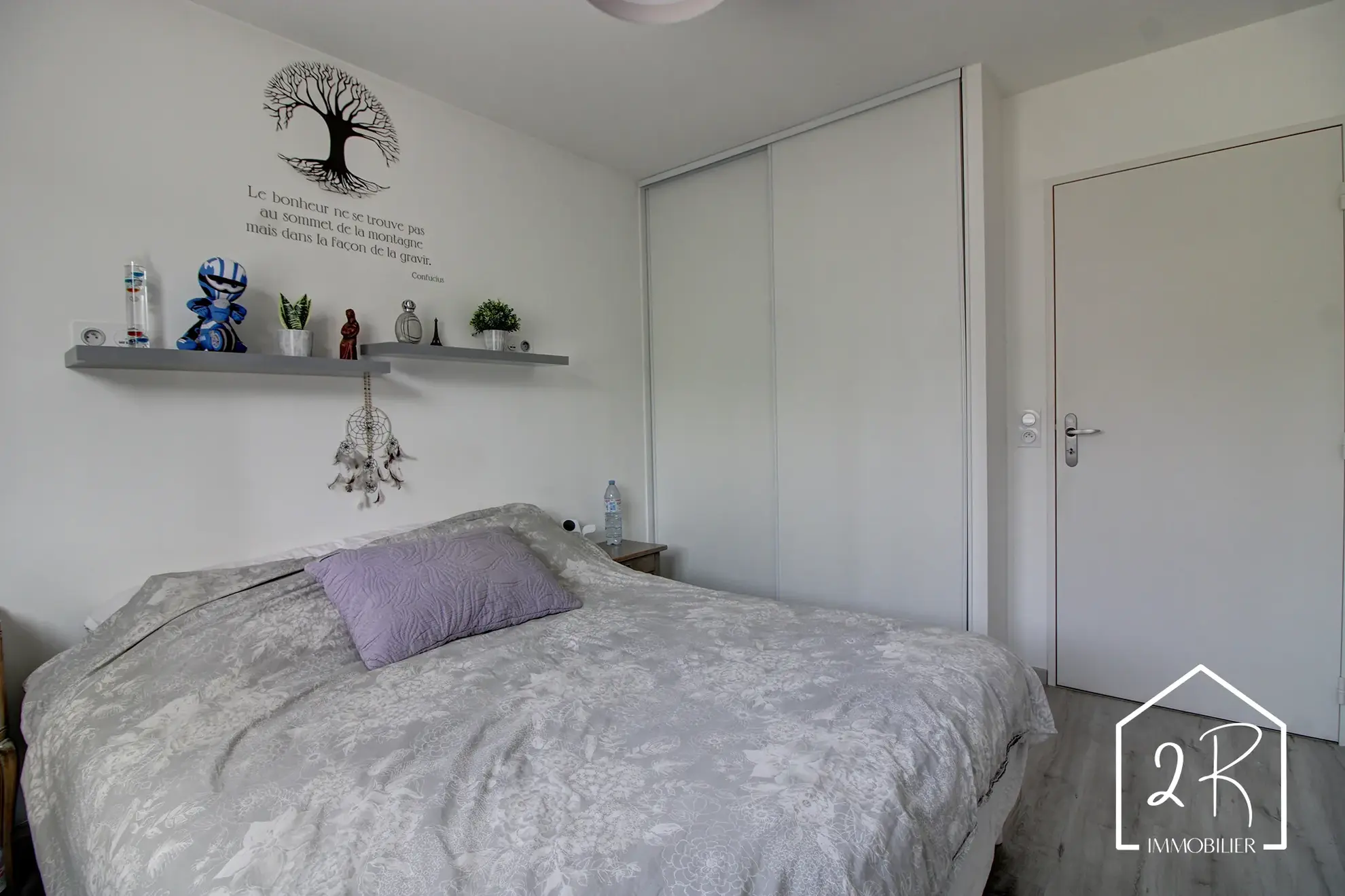 Maison mitoyenne récente de 76 m² à Pont Évêque avec terrasse et parking 