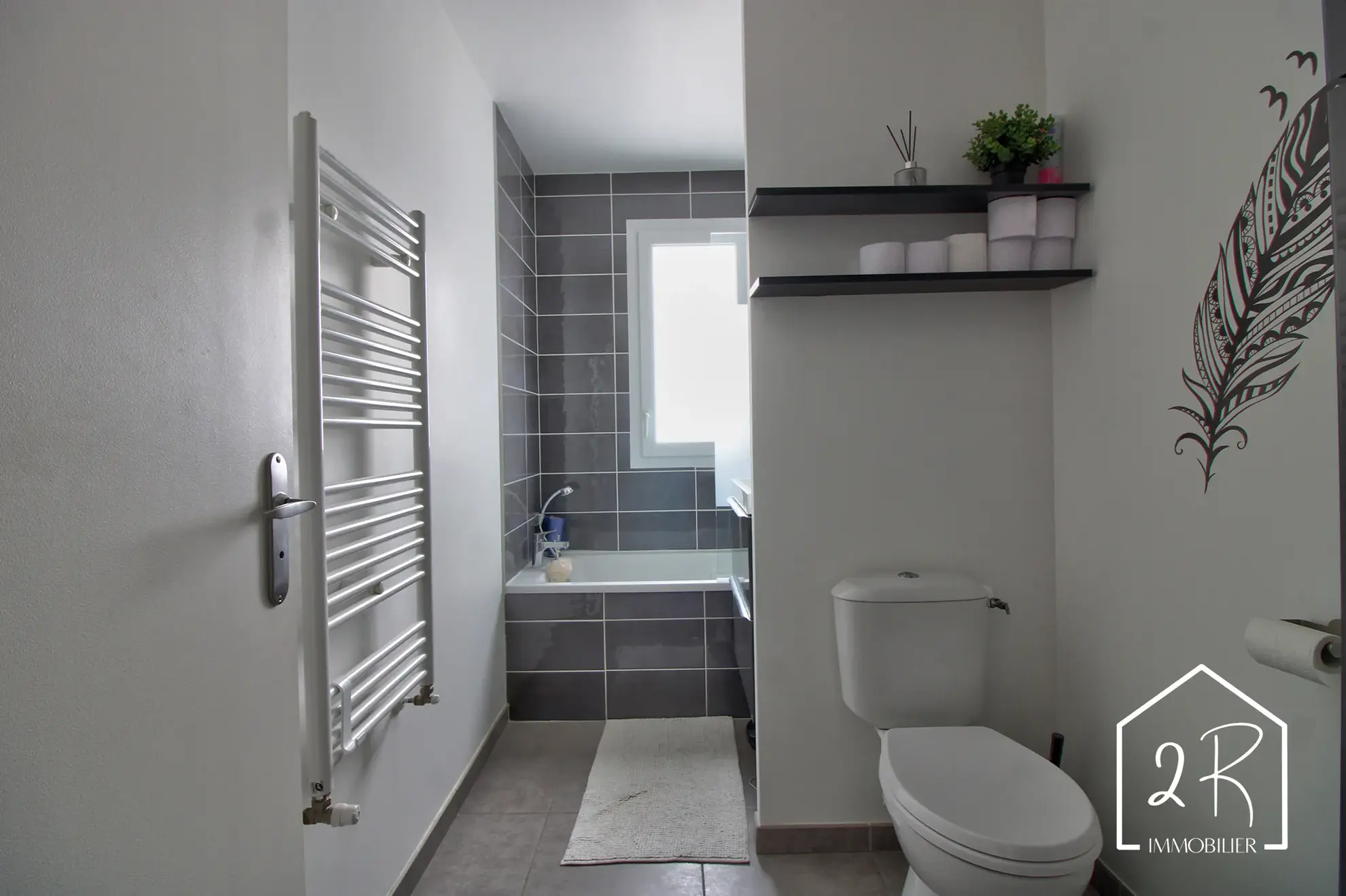 Maison mitoyenne récente de 76 m² à Pont Évêque avec terrasse et parking 