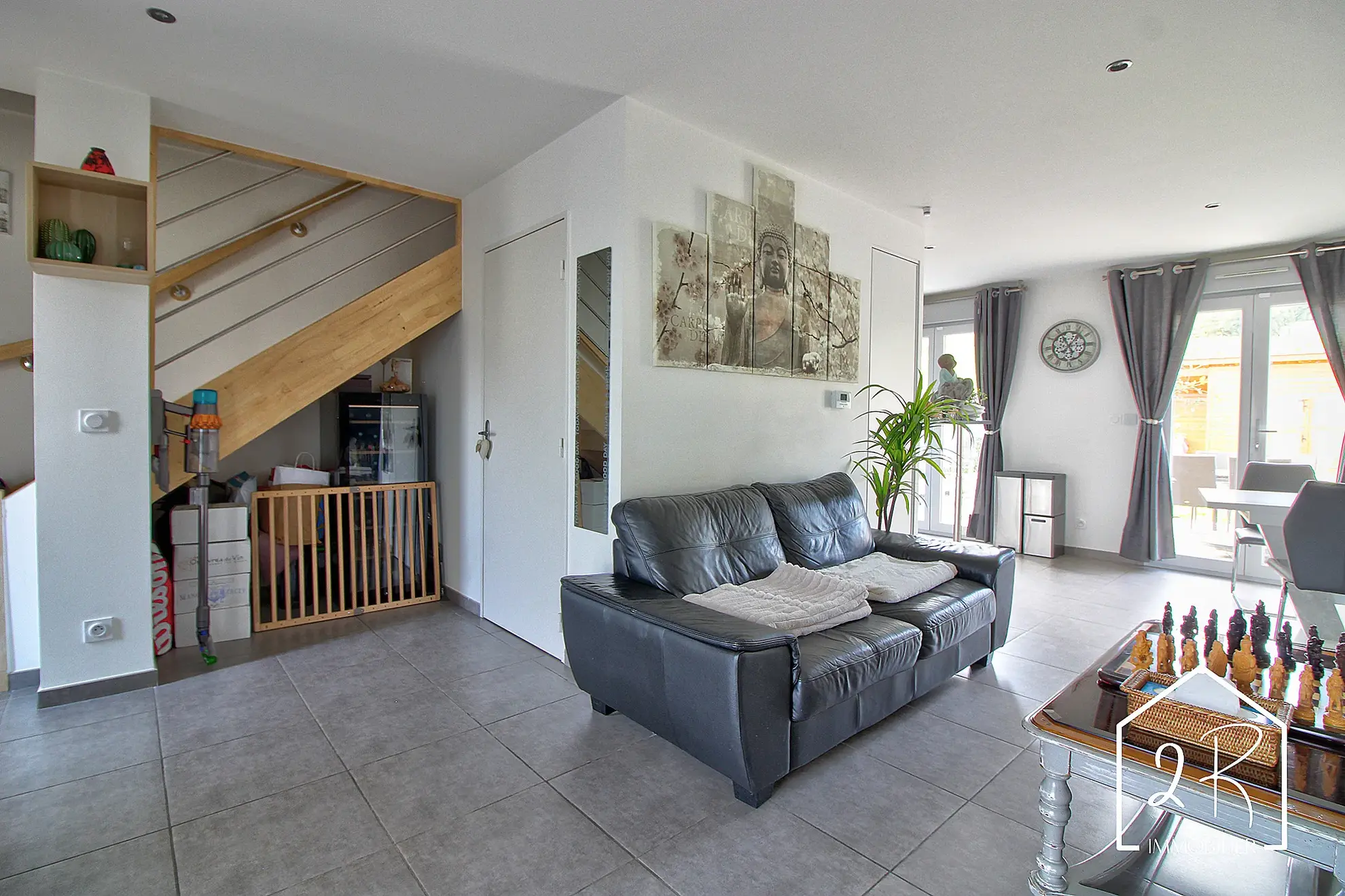 Maison mitoyenne récente de 76 m² à Pont Évêque avec terrasse et parking 