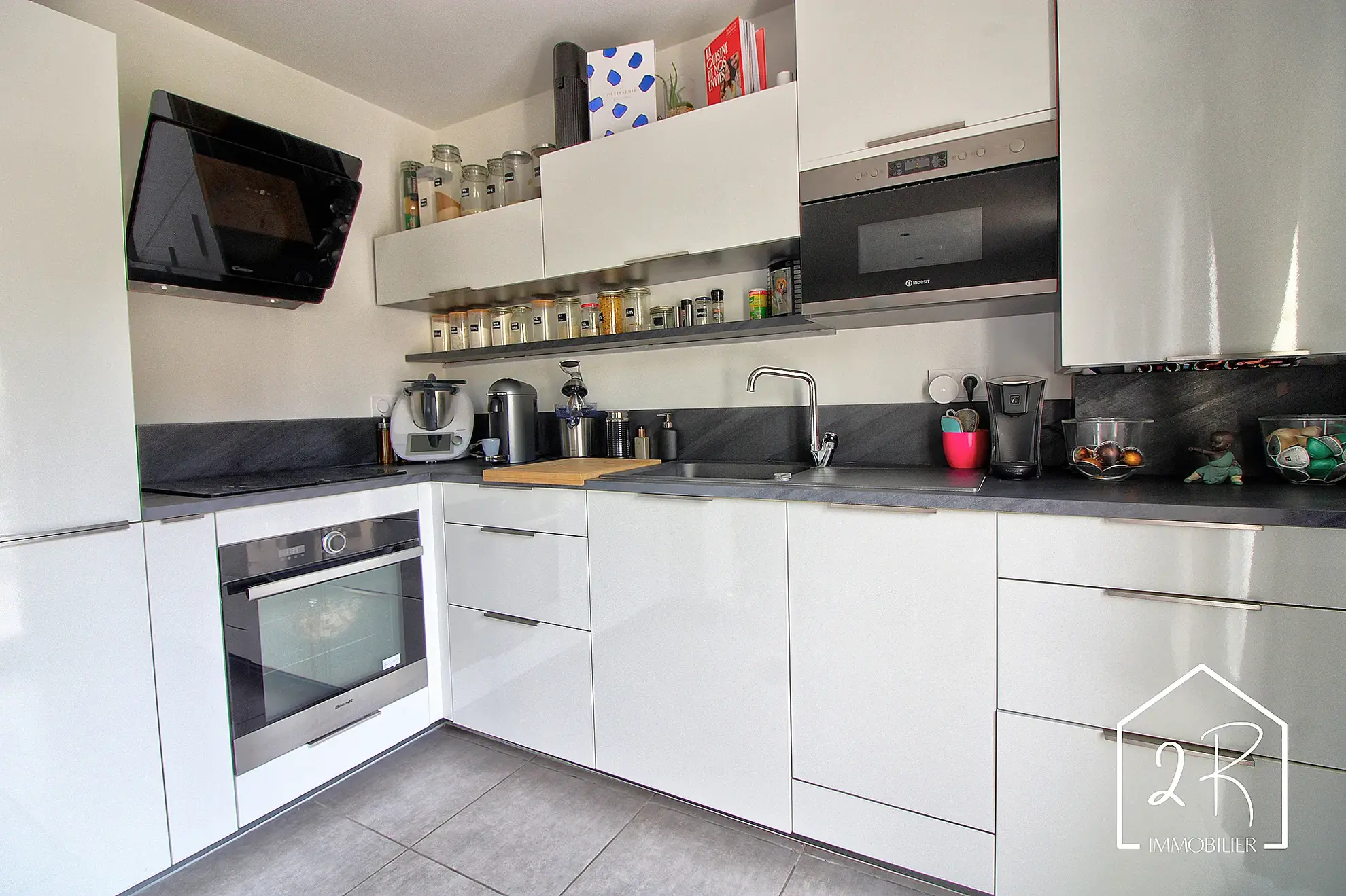 Maison mitoyenne récente de 76 m² à Pont Évêque avec terrasse et parking 