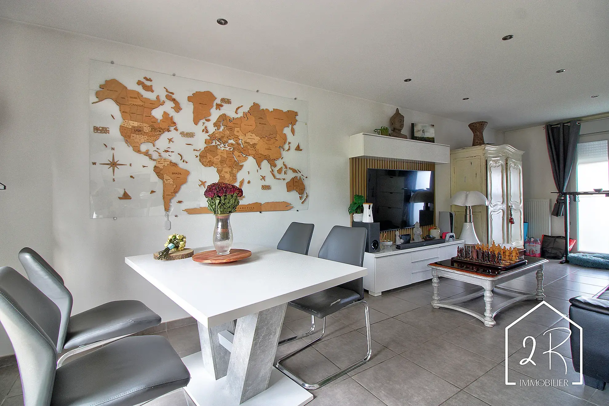 Maison mitoyenne récente de 76 m² à Pont Évêque avec terrasse et parking 