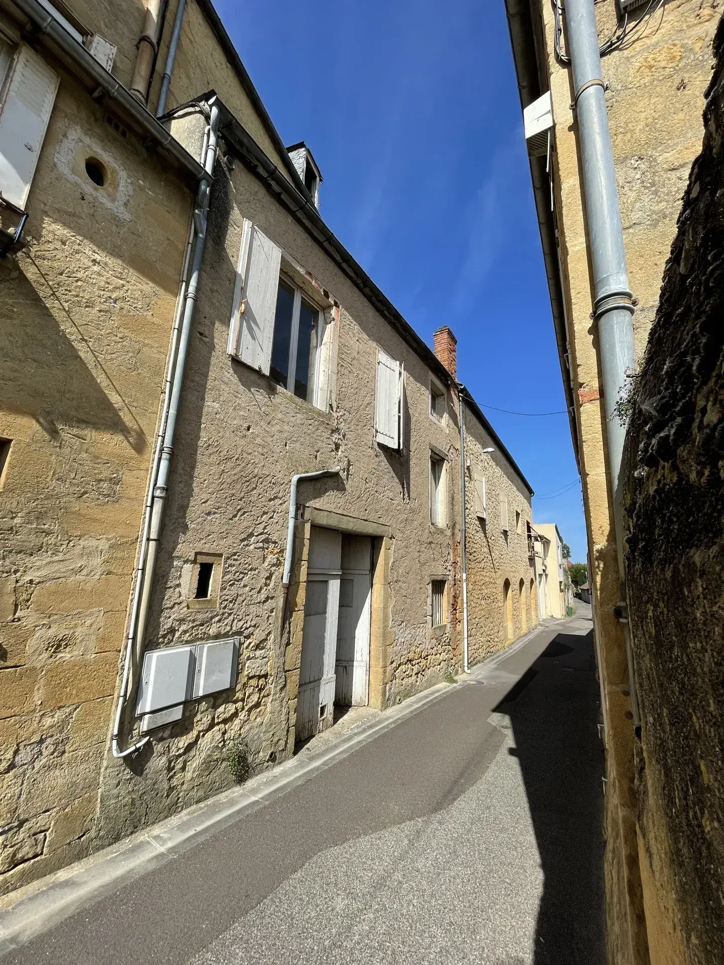 Charmante demeure de 200 m² à Gourdon avec fort potentiel à rénover 