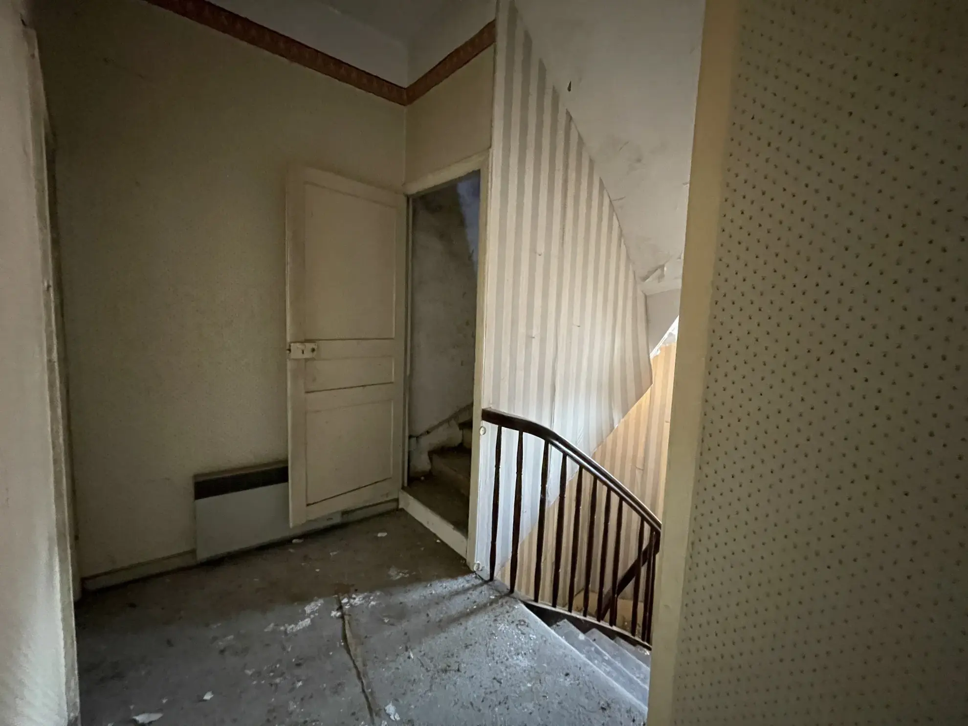 Charmante demeure de 200 m² à Gourdon avec fort potentiel à rénover 