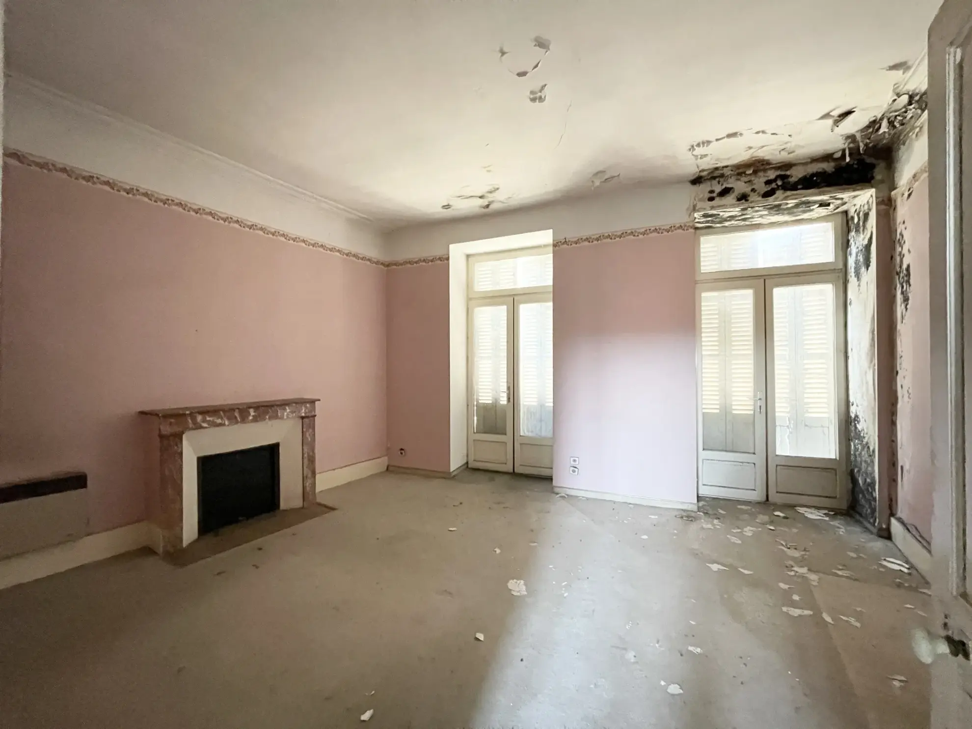 Charmante demeure de 200 m² à Gourdon avec fort potentiel à rénover 