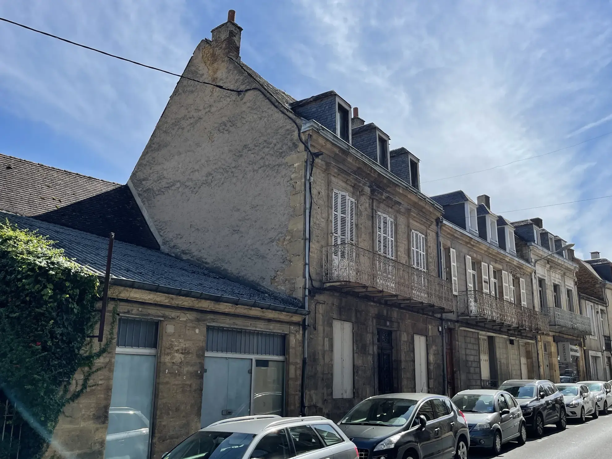 Charmante demeure de 200 m² à Gourdon avec fort potentiel à rénover 