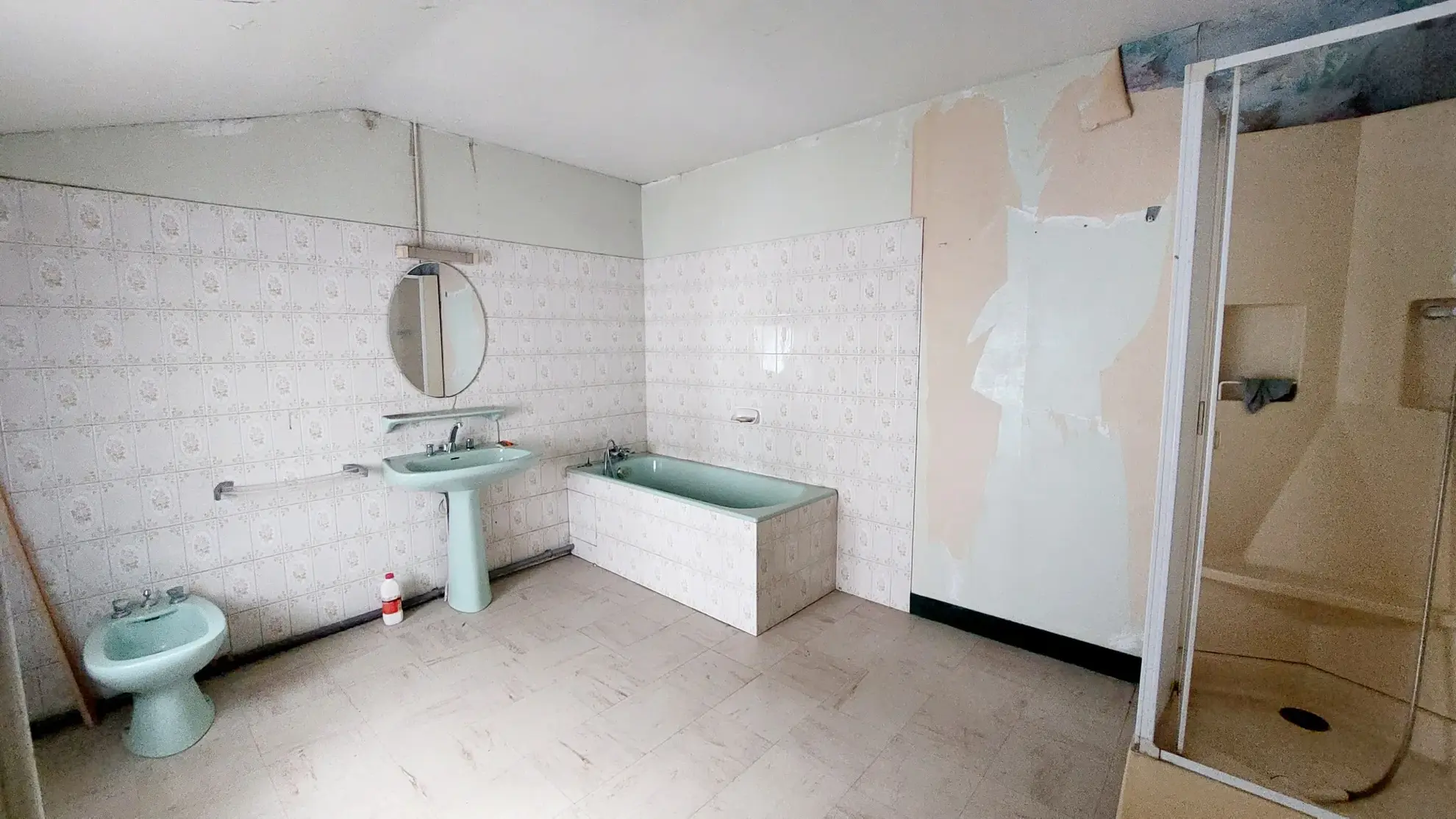 Maison de bourg à rénover de 180 m2 avec garage à La Réole 