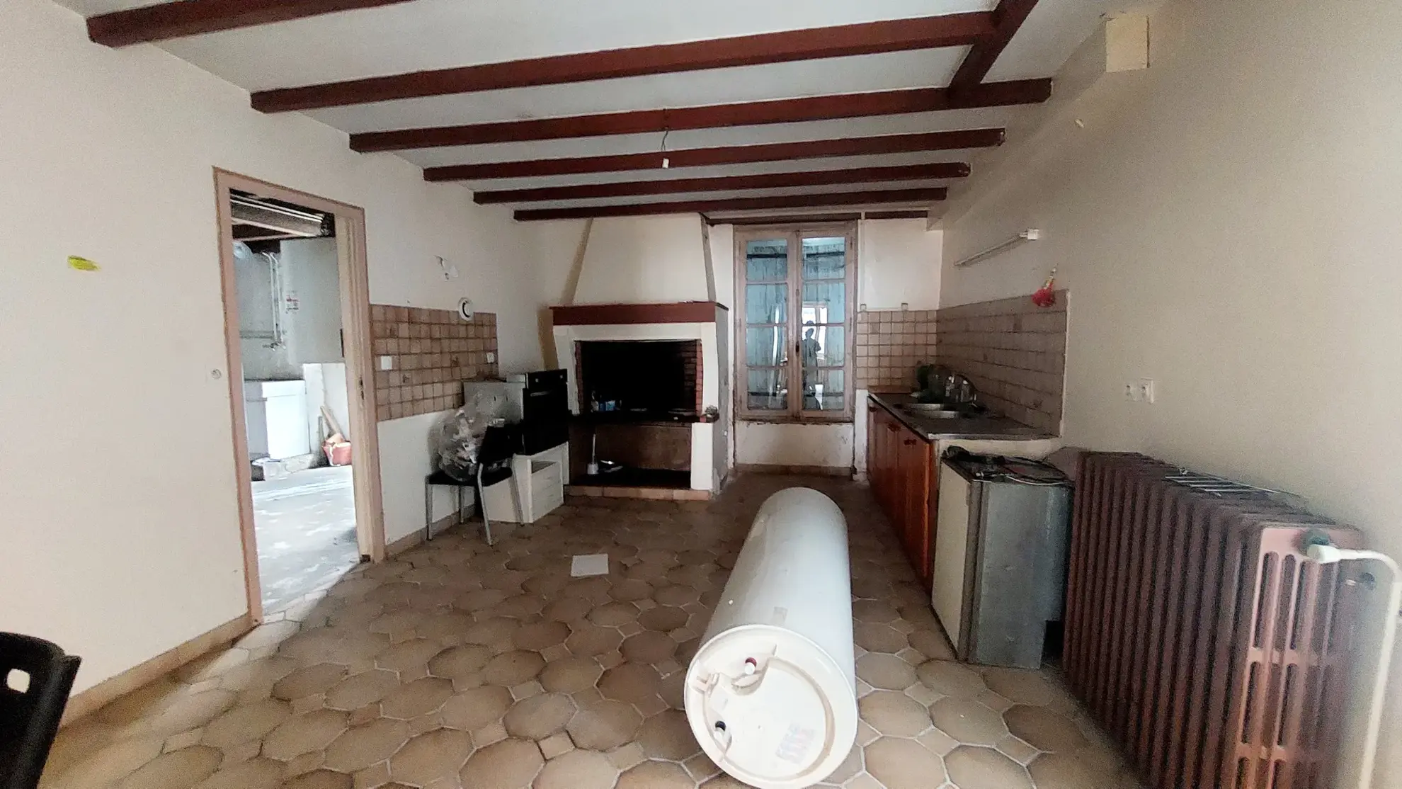 Maison de bourg à rénover de 180 m2 avec garage à La Réole 