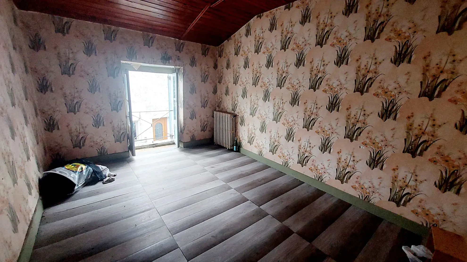 Maison de bourg à rénover de 180 m2 avec garage à La Réole 