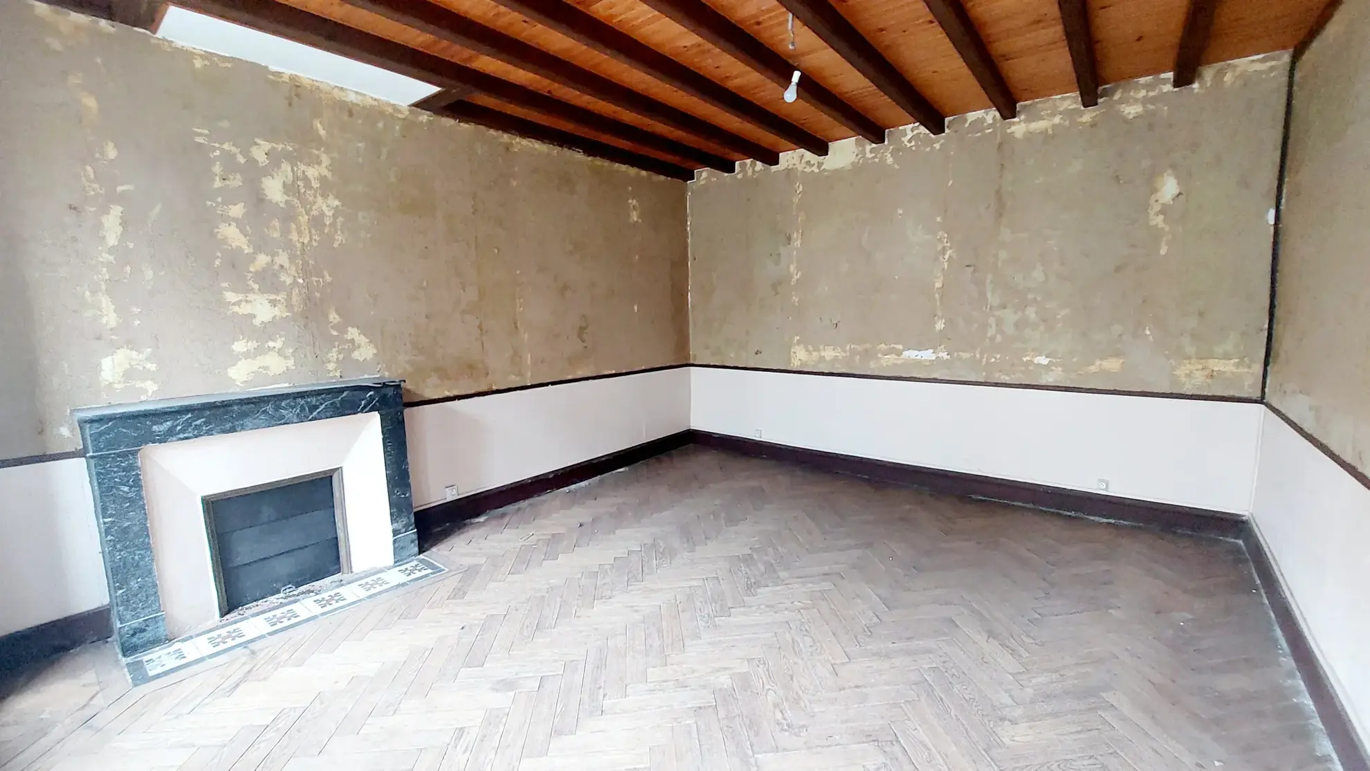 Maison de bourg à rénover de 180 m2 avec garage à La Réole 