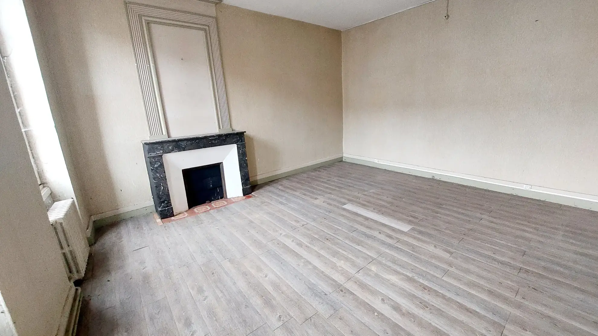 Maison de bourg à rénover de 180 m2 avec garage à La Réole 