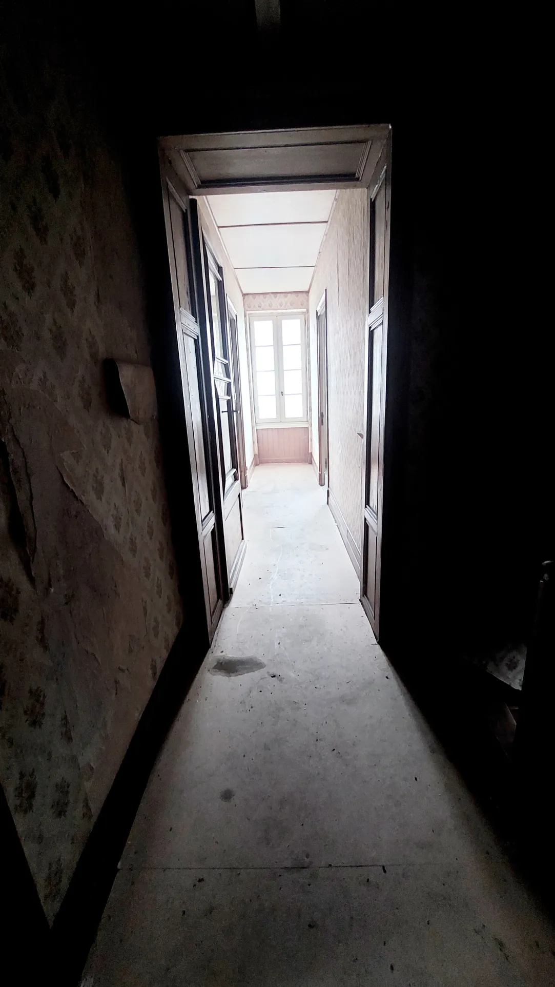 Maison de bourg à rénover de 180 m2 avec garage à La Réole 