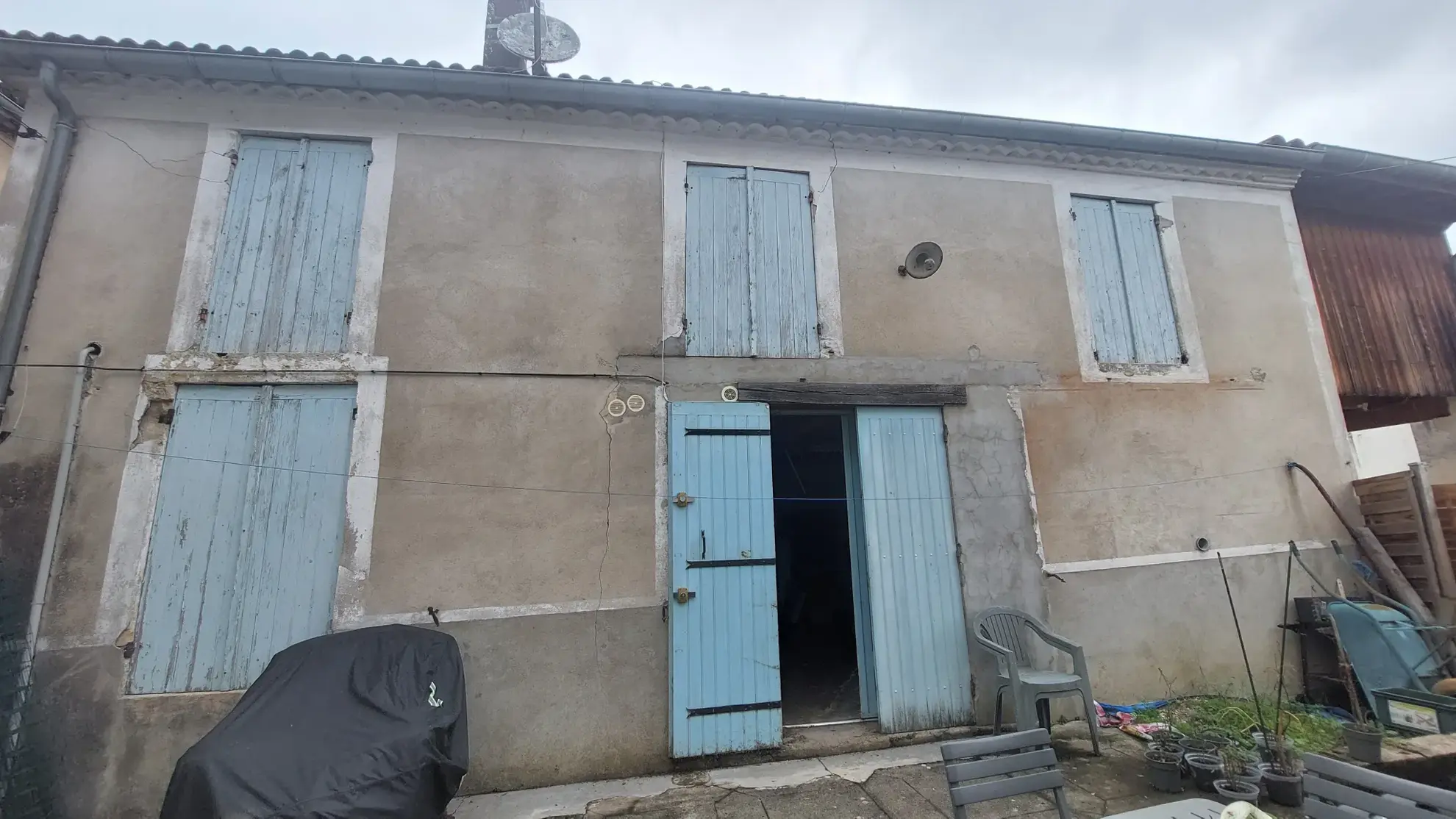 Maison de bourg à rénover de 180 m2 avec garage à La Réole 
