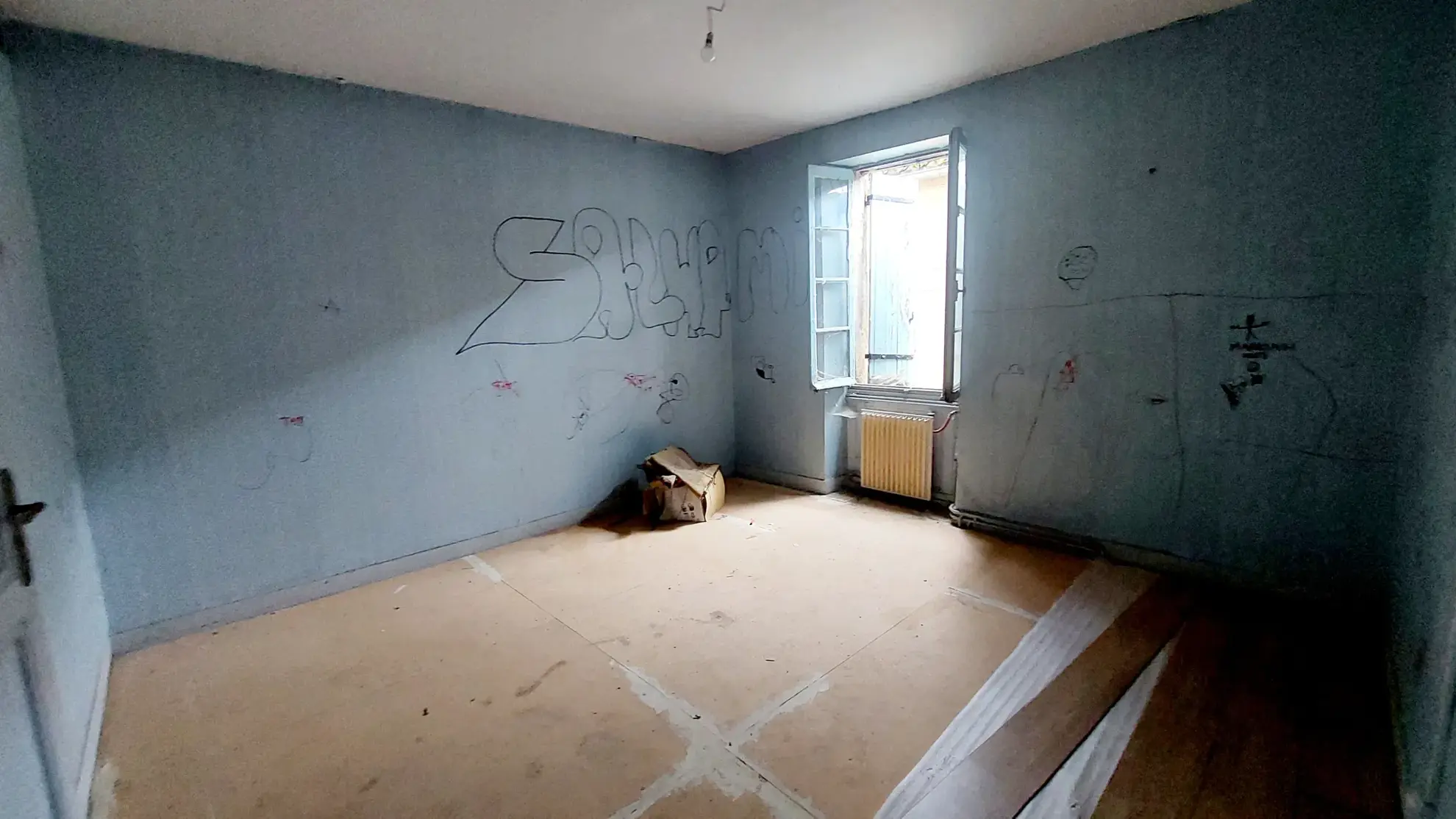 Maison de bourg à rénover de 180 m2 avec garage à La Réole 