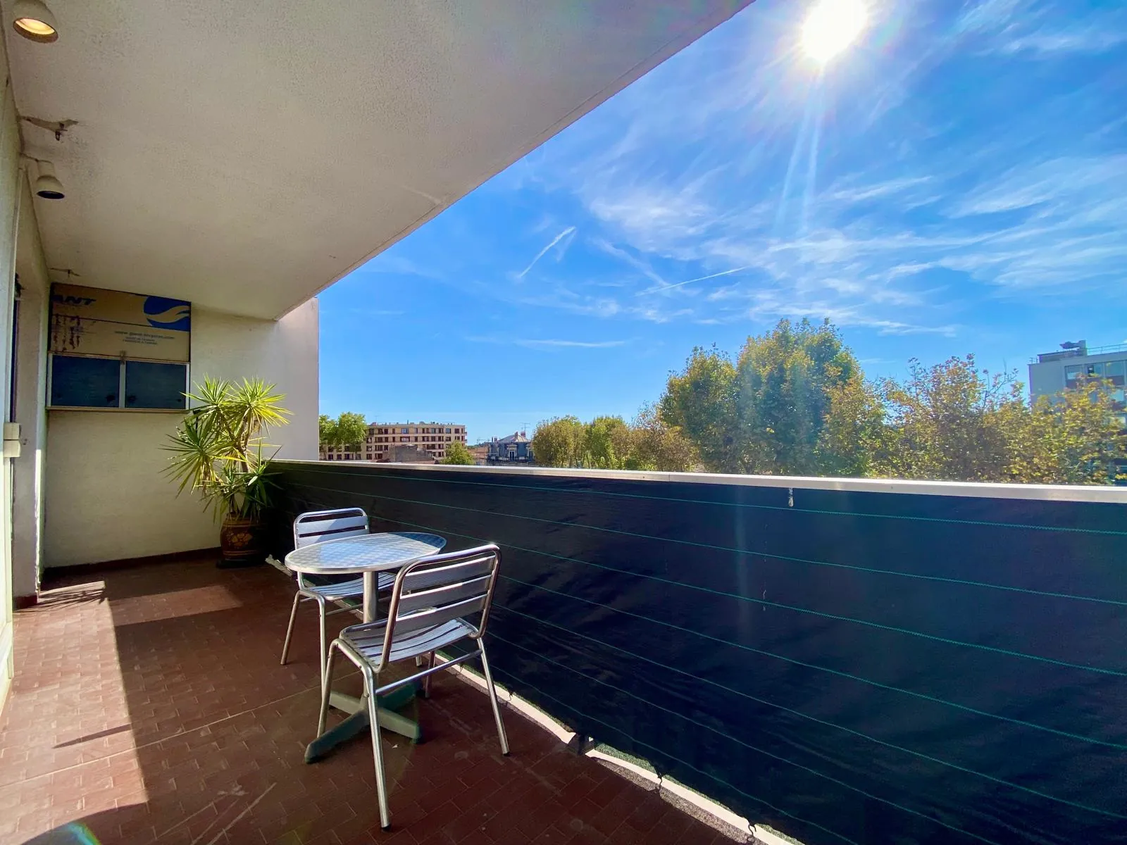 Appartement lumineux avec terrasse au dernier étage dans l’Écusson de Montpellier 