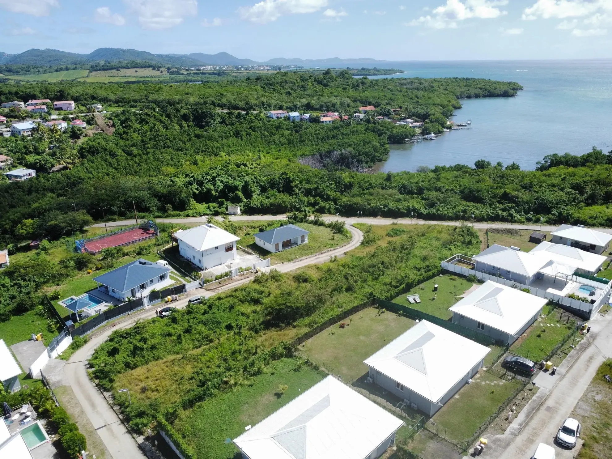 Terrain viabilisé à vendre au Diamant - Surface de 623 m² avec permis de construire