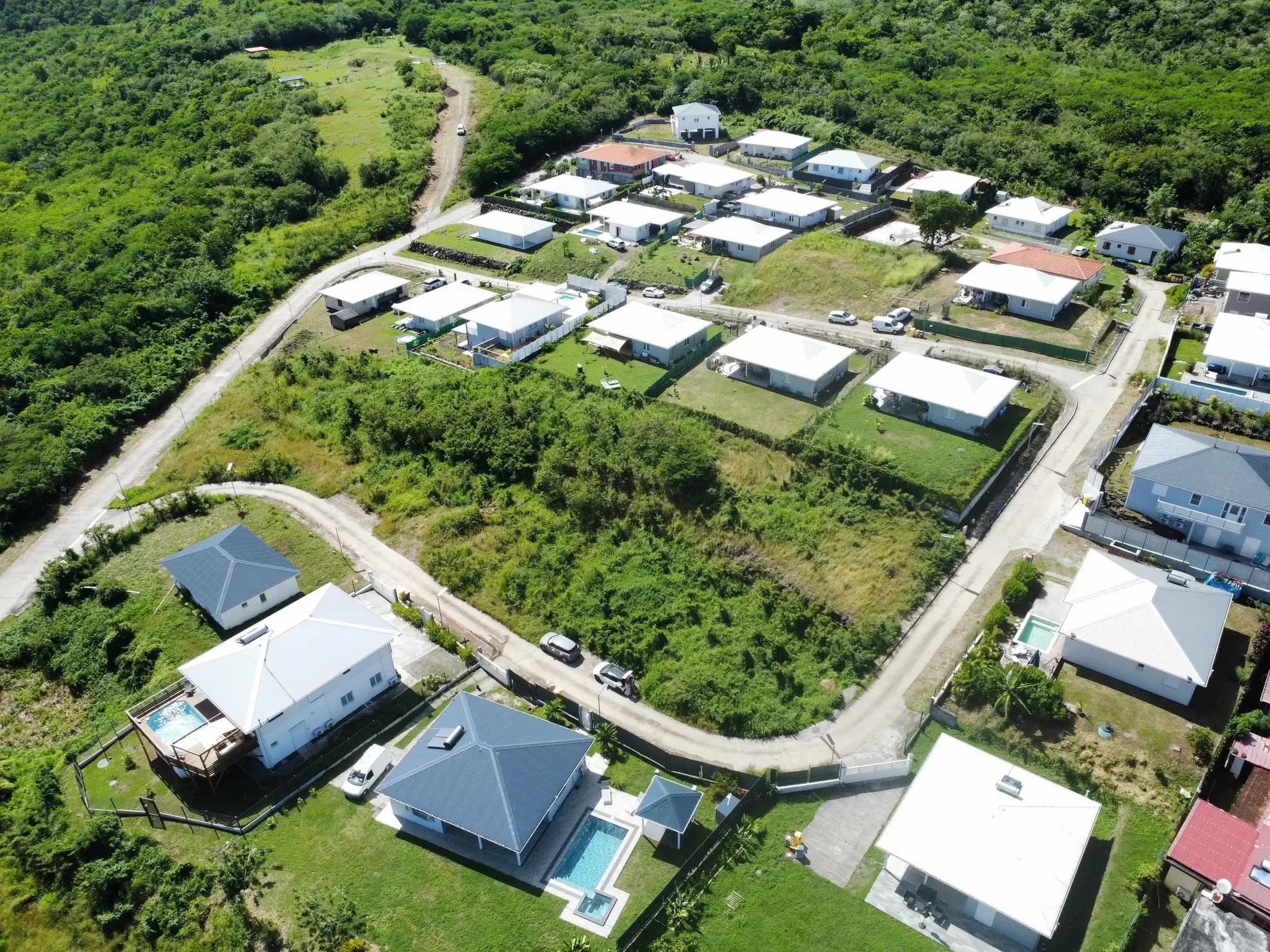 Terrain viabilisé à vendre au Diamant - Surface de 623 m² avec permis de construire 