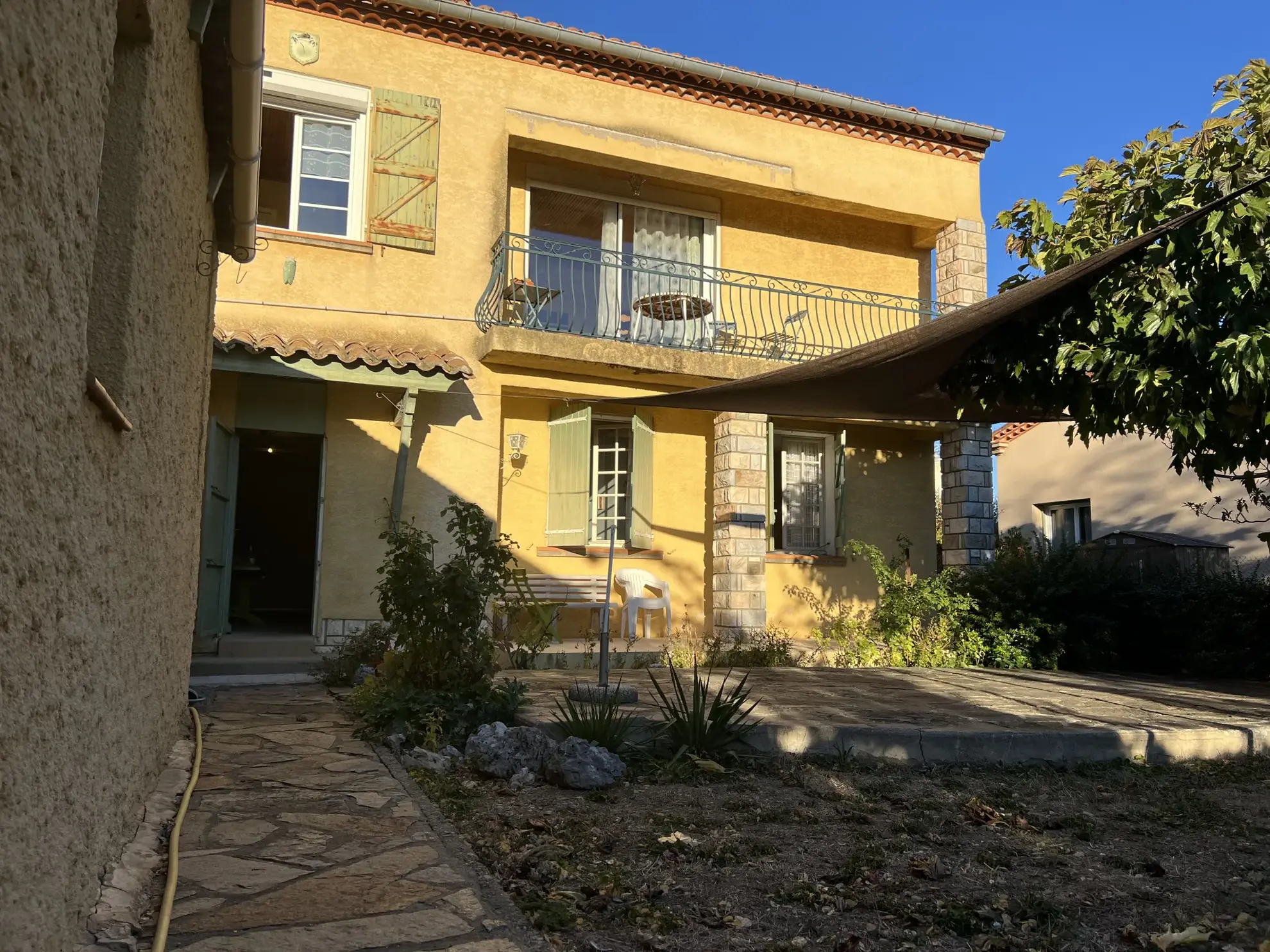 Maison 5 chambres avec 2 garages et vue sur vignoble à Peyriac Minervois