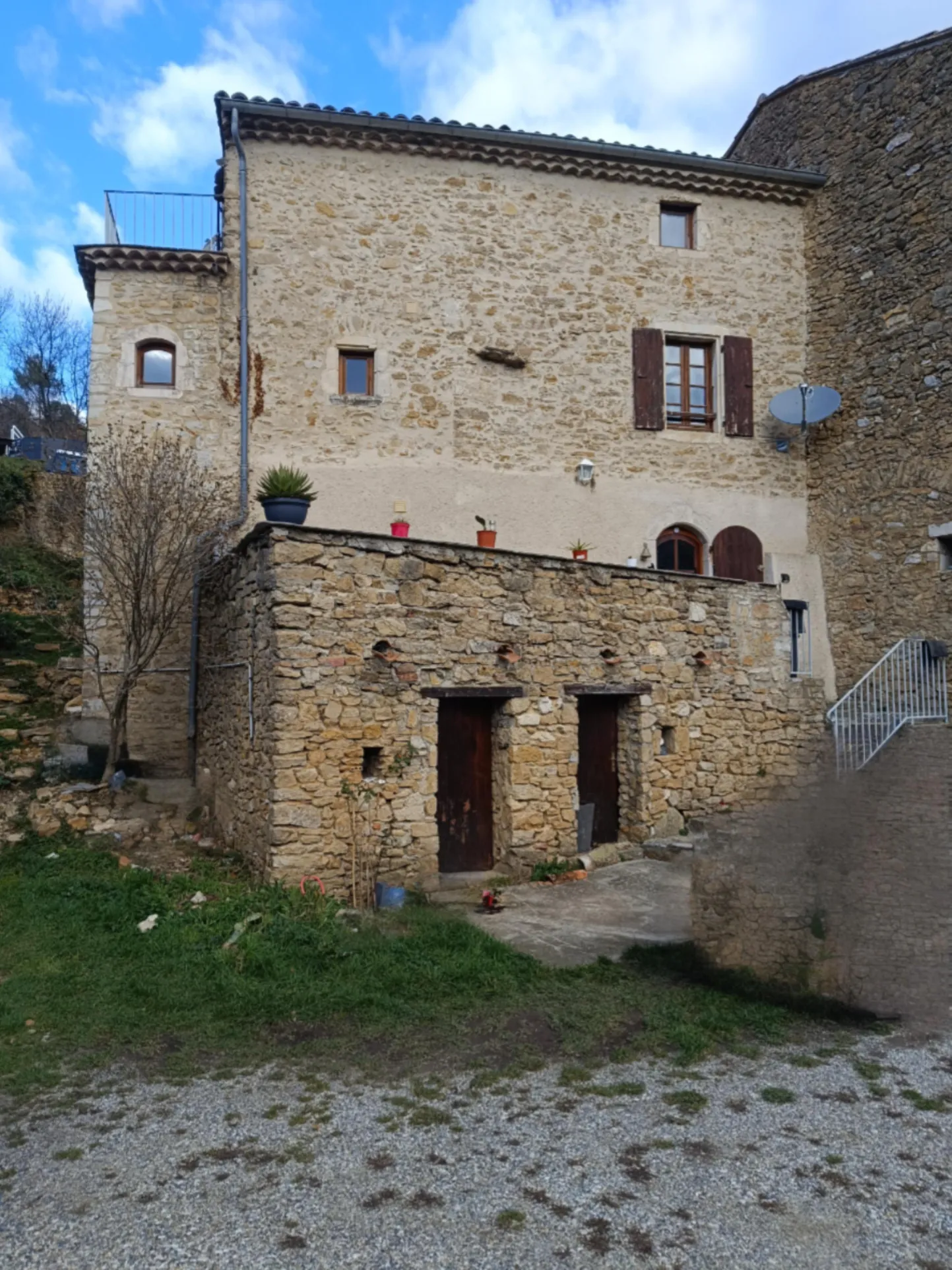 Charmante maison en pierre avec jardin et vue panoramique à Viviers, Ardèche