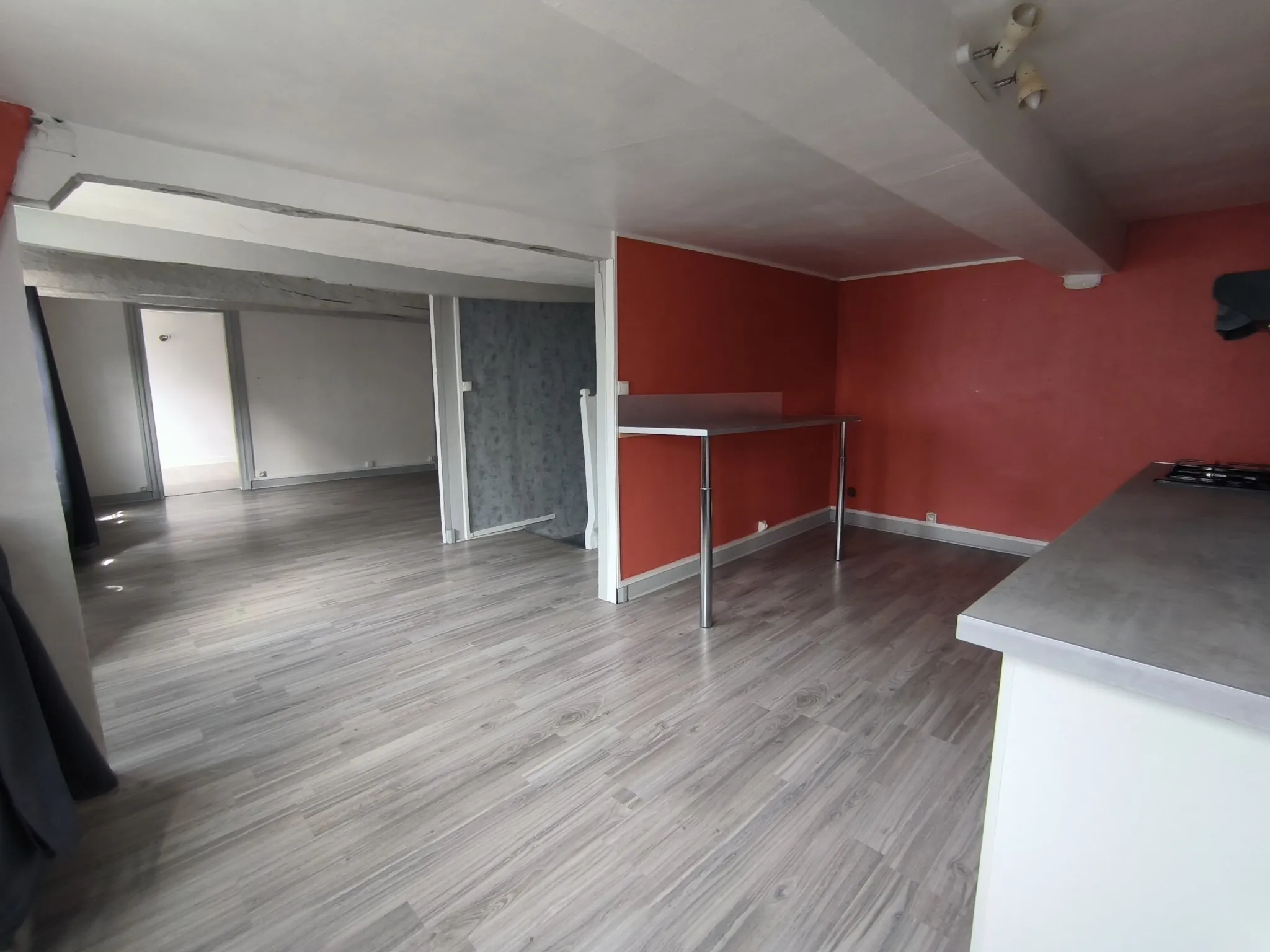 Vente immobilier mixte à Elbeuf - Local commercial et appartement loués 