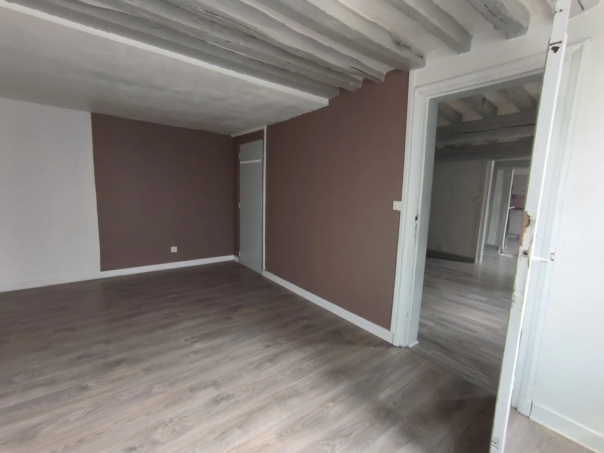 Vente immobilier mixte à Elbeuf - Local commercial et appartement loués 