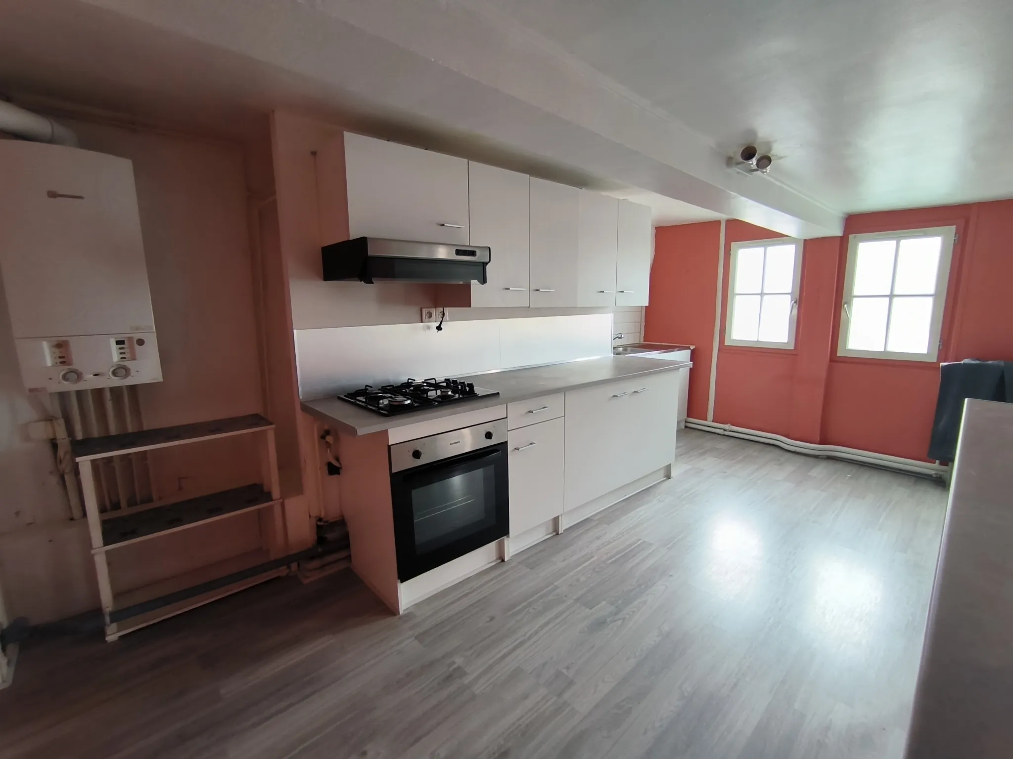 Vente immobilier mixte à Elbeuf - Local commercial et appartement loués 