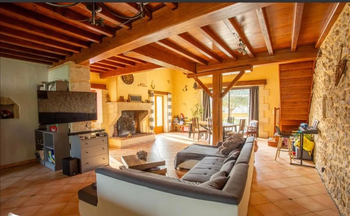 Belle maison de campagne de 192 m² avec piscine près de La Réole 