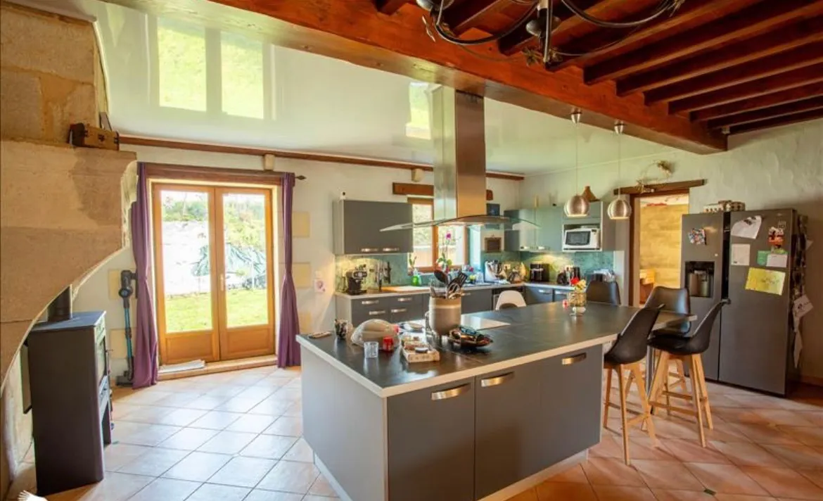 Belle maison de campagne de 192 m² avec piscine près de La Réole 