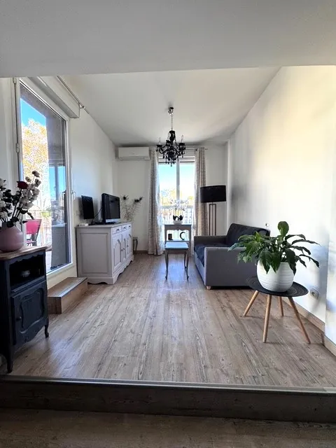 Appartement T3 avec terrasse et vue sur l'Hérault à Agde 