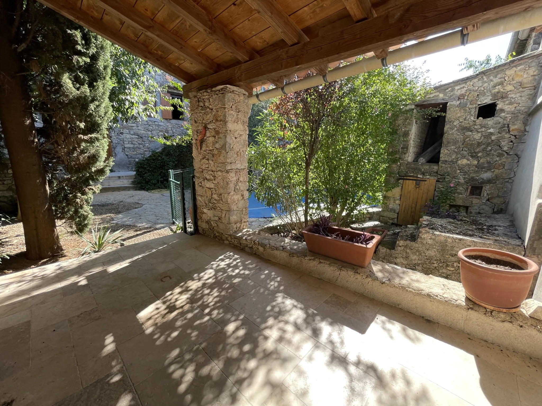 Maison en pierres avec piscine, jardin et espace indépendant à Tornac près d'Anduze 