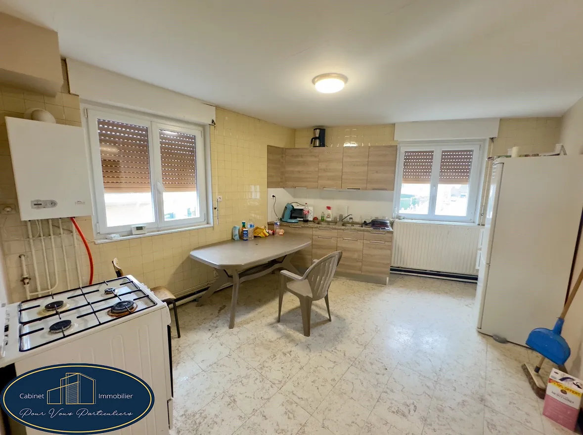 Immeuble avec commerce et appartement à Haulchin – surface de 310 m² 