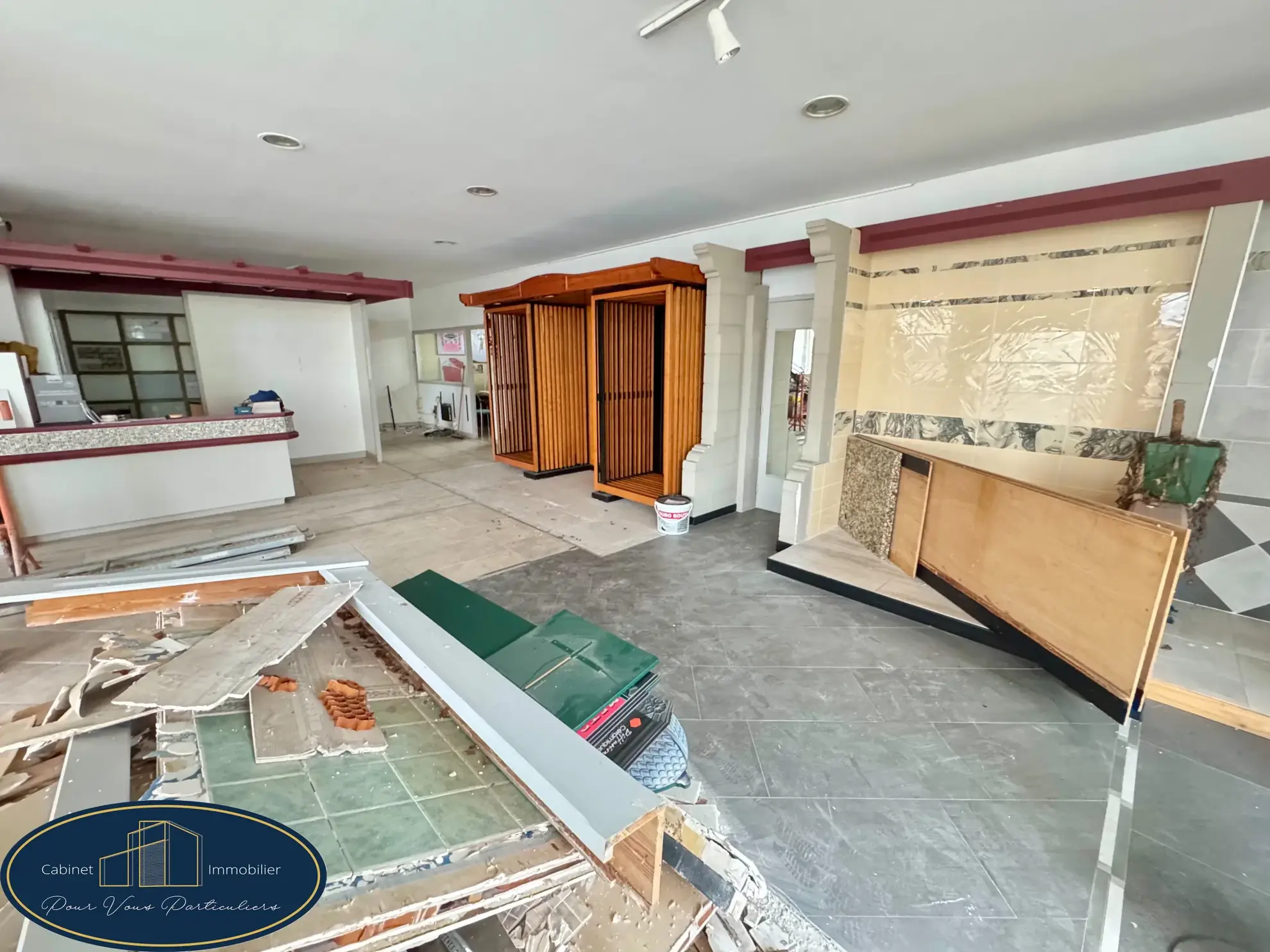 Immeuble avec commerce et appartement à Haulchin – surface de 310 m² 