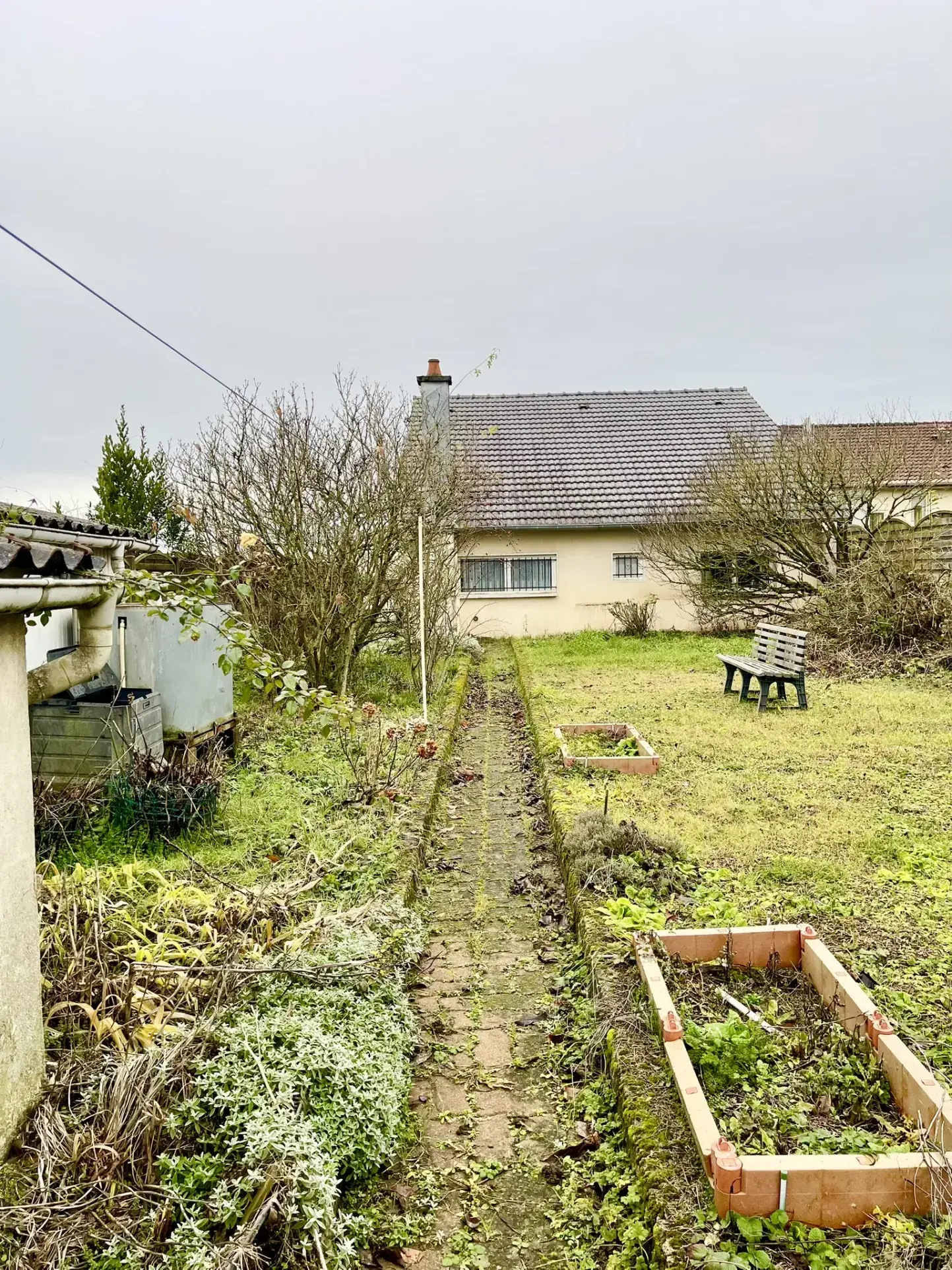 Maison à rafraîchir de 95m² avec jardin et garage à Audun le Roman