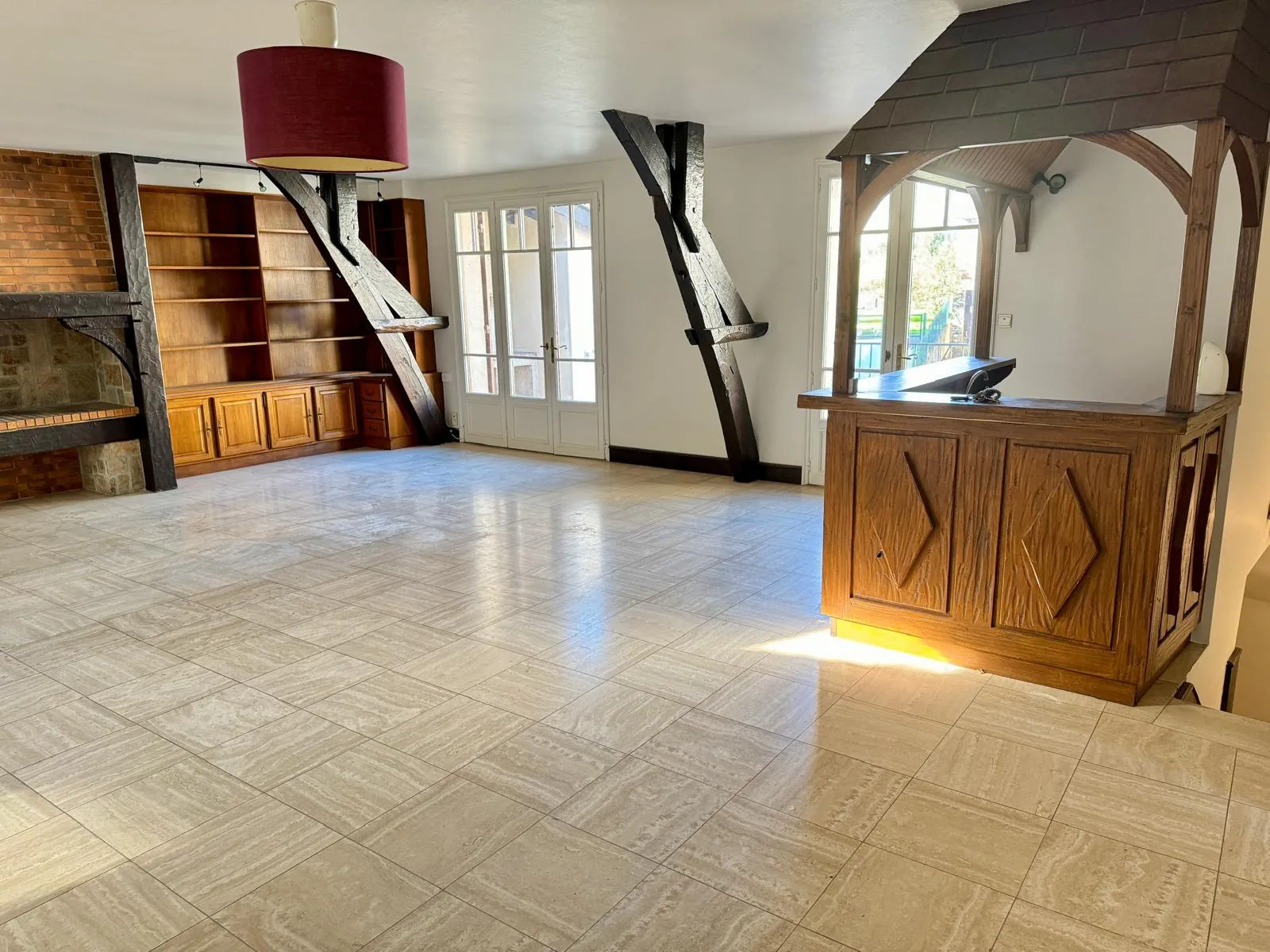 Maison de ville à Objat avec terrasse, garage et 5 chambres - idéal emplacement