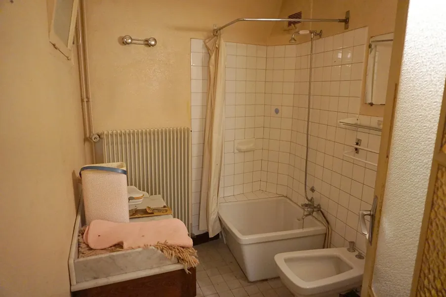 Maison de village à Paray-le-Monial avec deux logements et cour arborée 