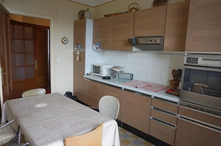 Maison de village à Paray-le-Monial avec deux logements et cour arborée 