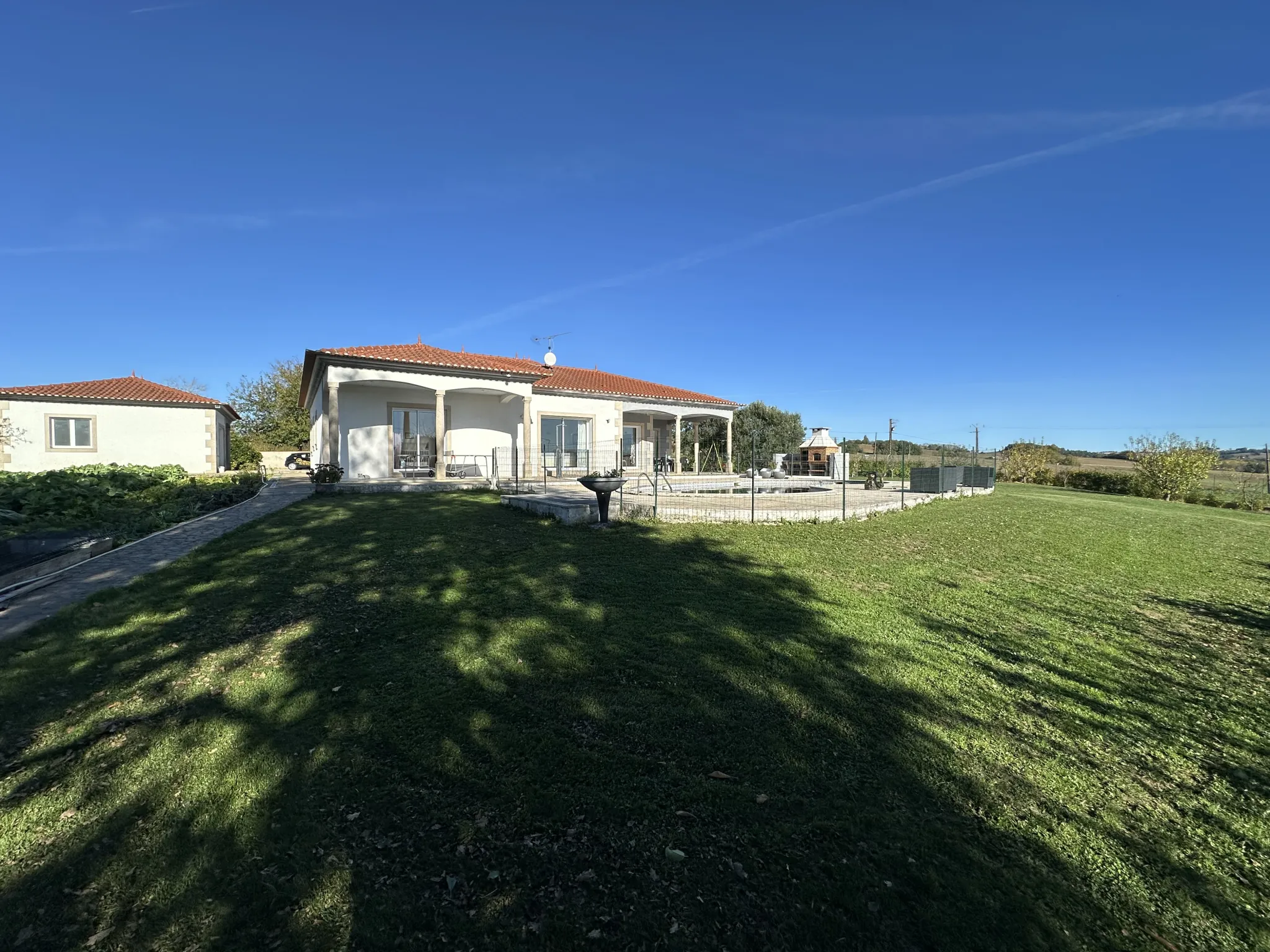 Vente maison contemporaine 155 m² avec piscine, garage à Tonneins