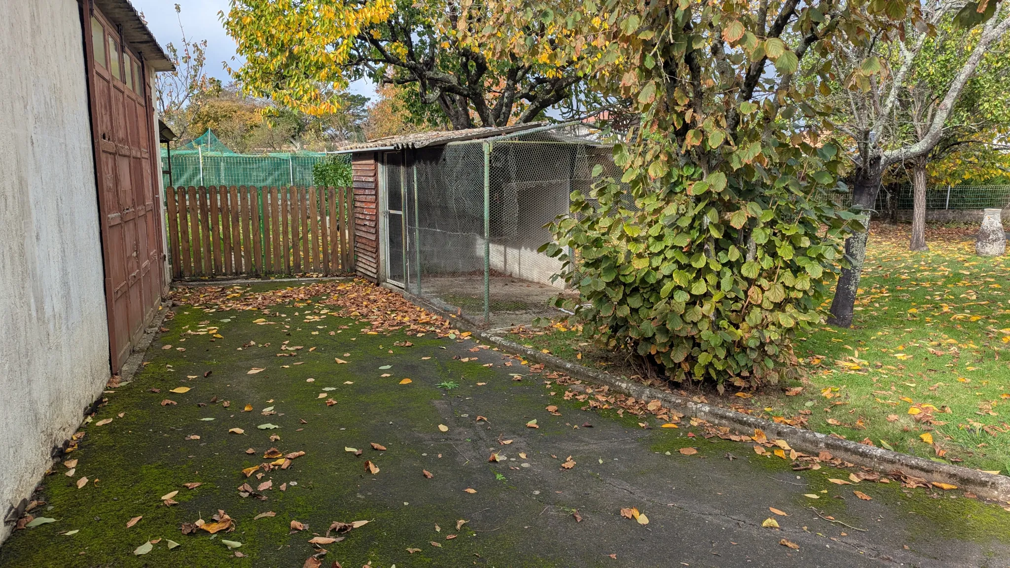 Magnifique maison de plain pied à rénover avec grand terrain à Magne 