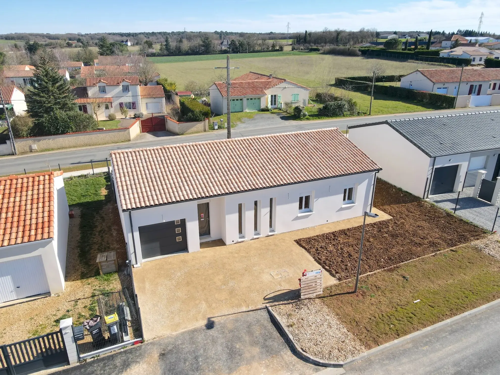 Maison neuve de plain-pied à Montamisé avec 3 chambres et garage