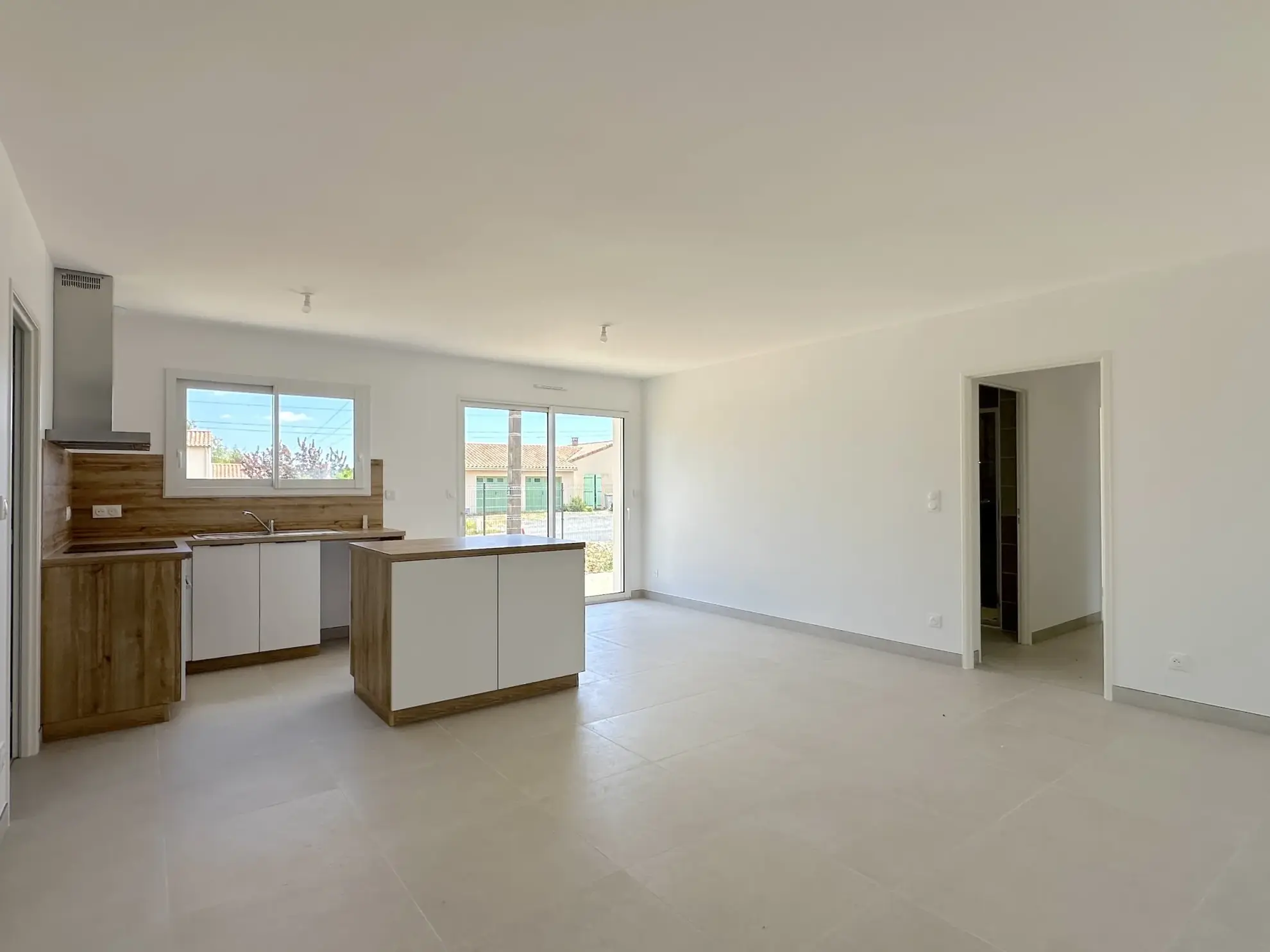 Maison neuve de plain-pied à Montamisé avec 3 chambres et garage 