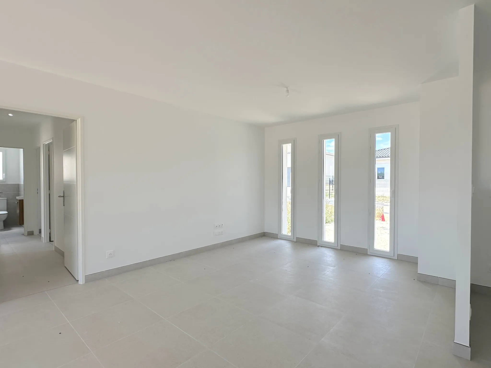 Maison neuve de plain-pied à Montamisé avec 3 chambres et garage 