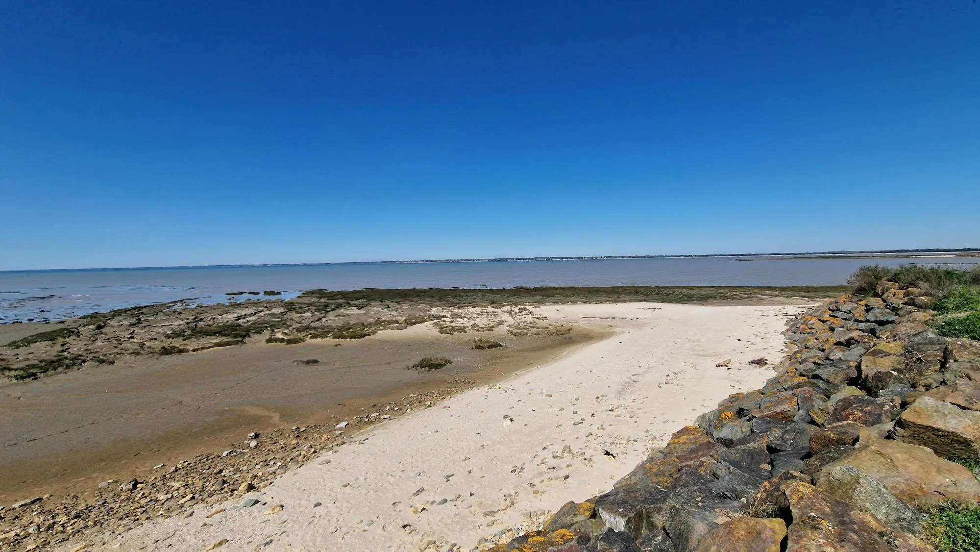 Longère vendéenne proche de la mer avec jardin et dépendances à Bouin