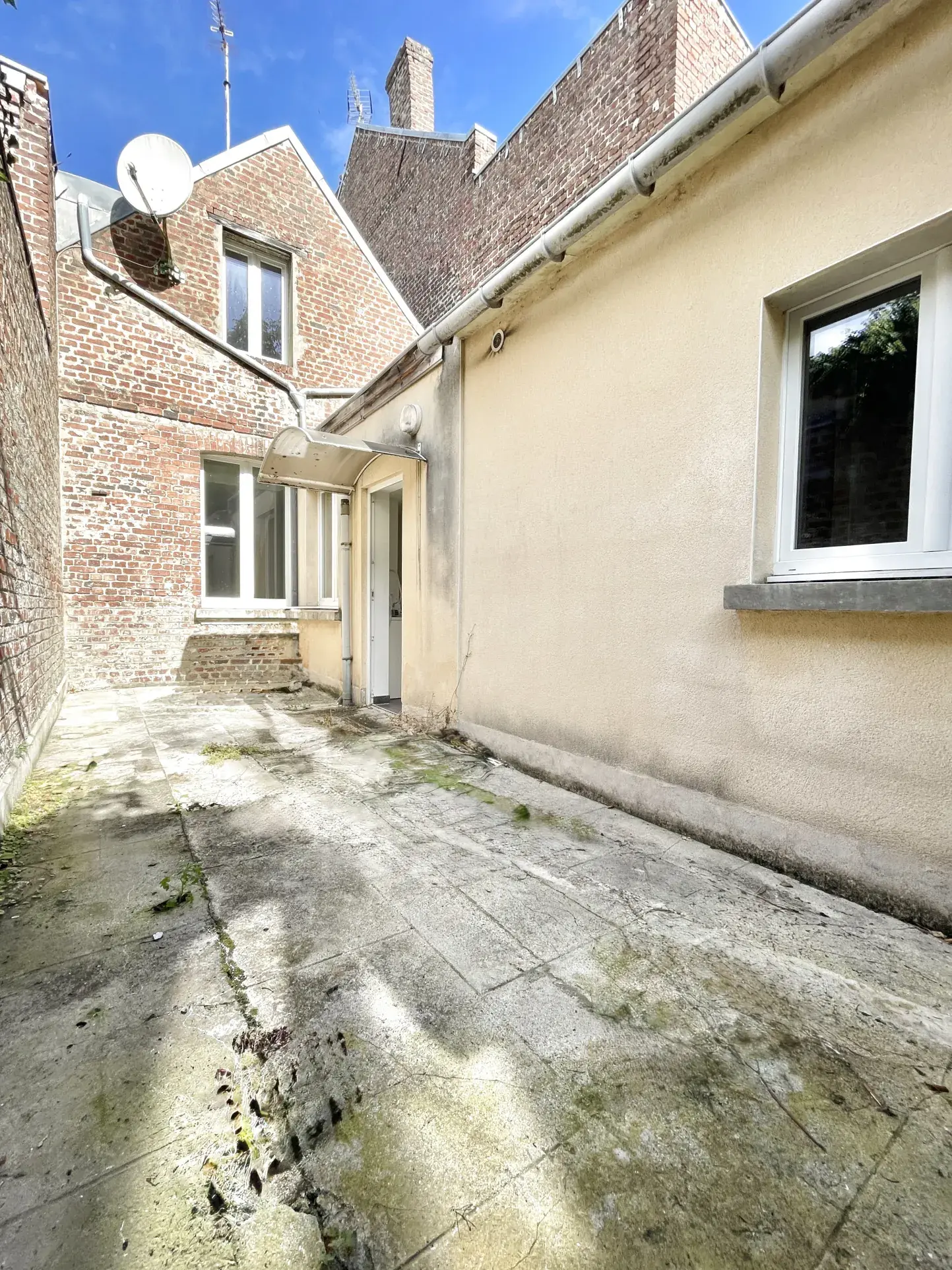 Maison 2 chambres à Saint-Quentin, quartier Saint-Jean avec terrasse et cave 